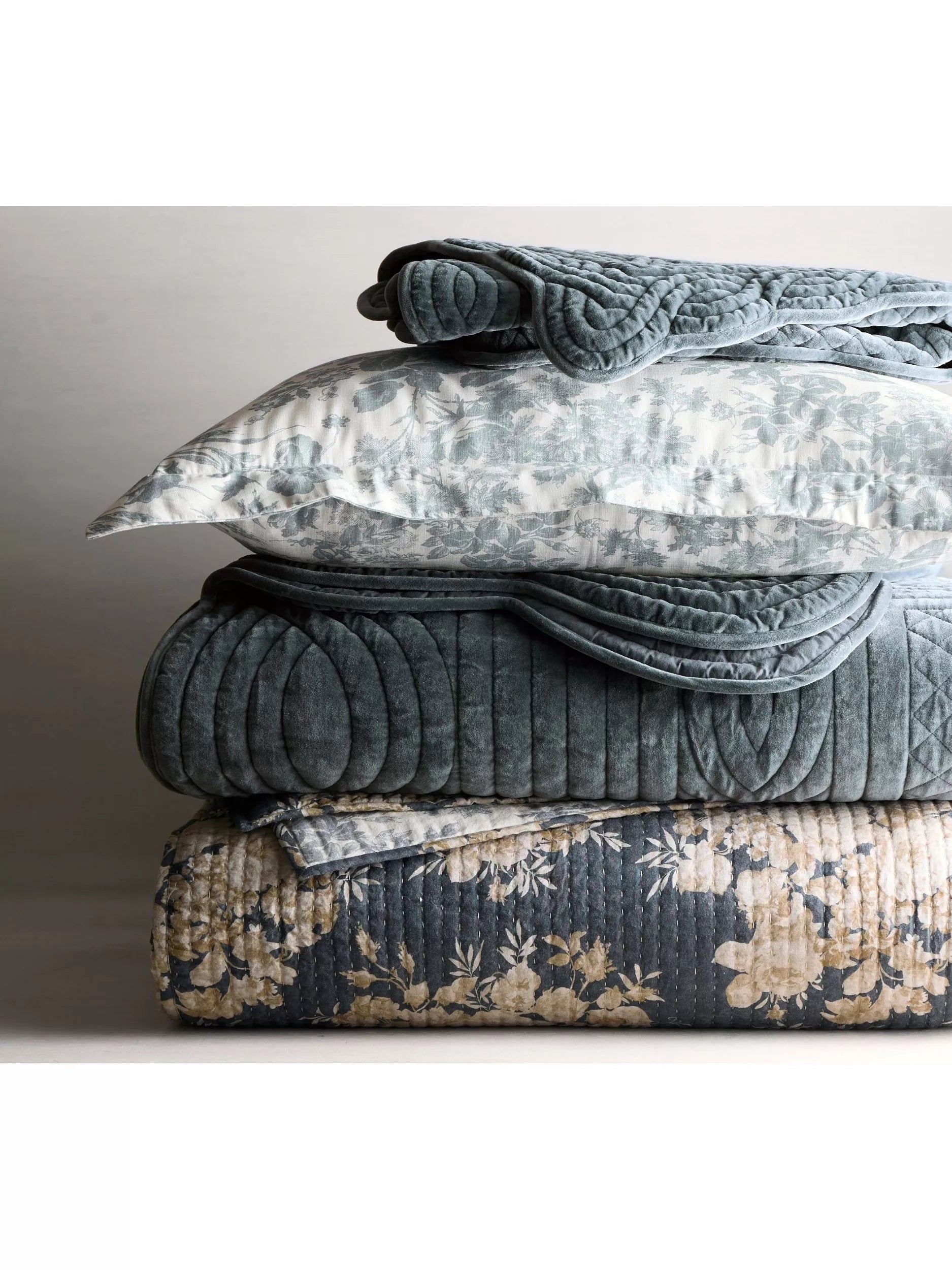 Pottery Barn Juliette Toile reversible king bedspread, UK version