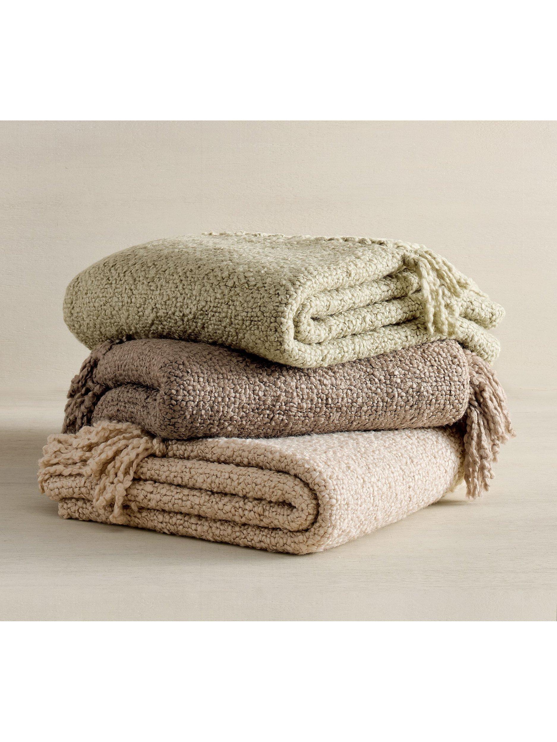 Pottery Barn Dreamy Fringe Throw soft acrylic throw 127x152cm (British brand)