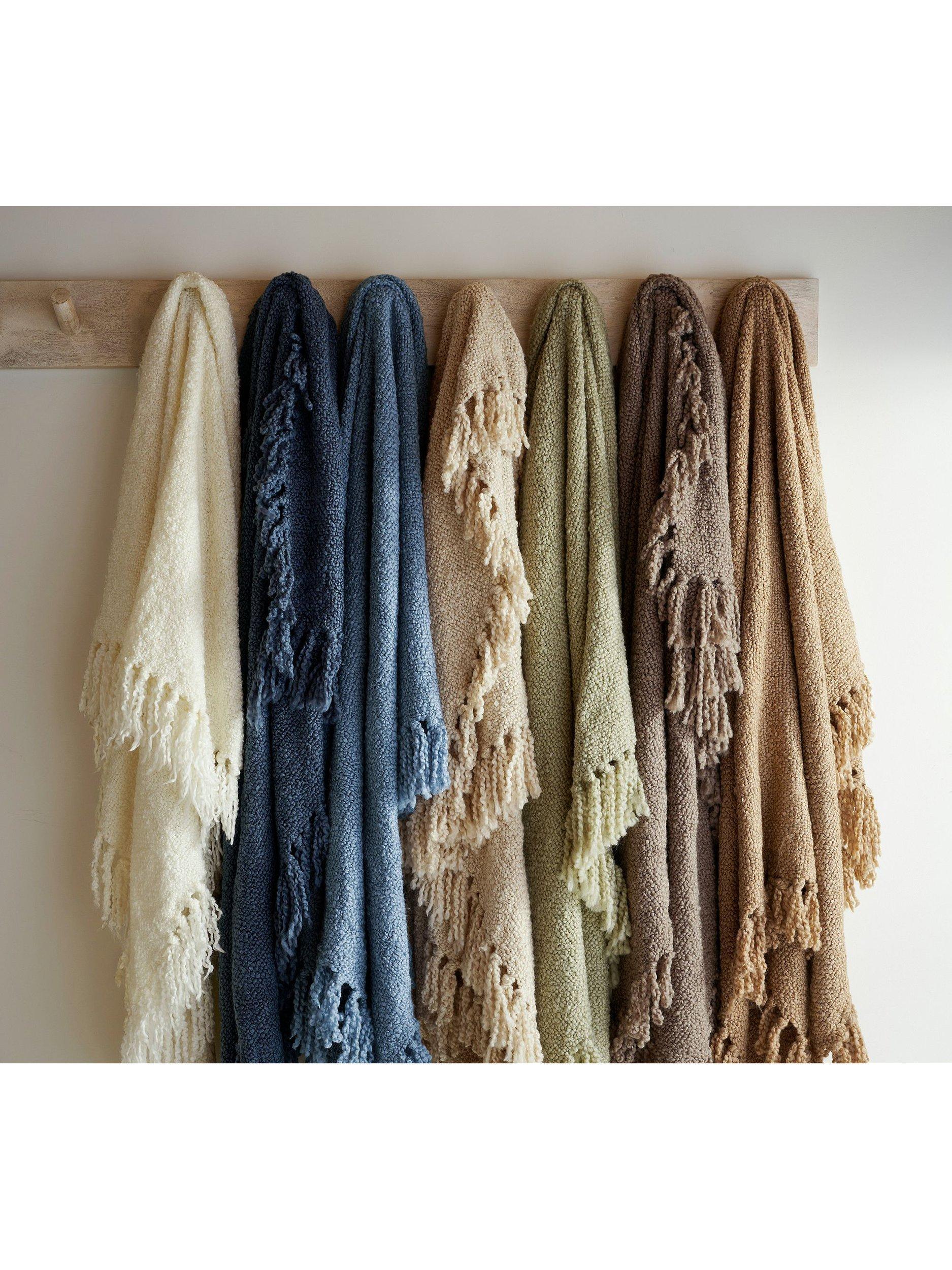 Pottery Barn Dreamy Fringe Throw soft acrylic throw 127x152cm (British brand)