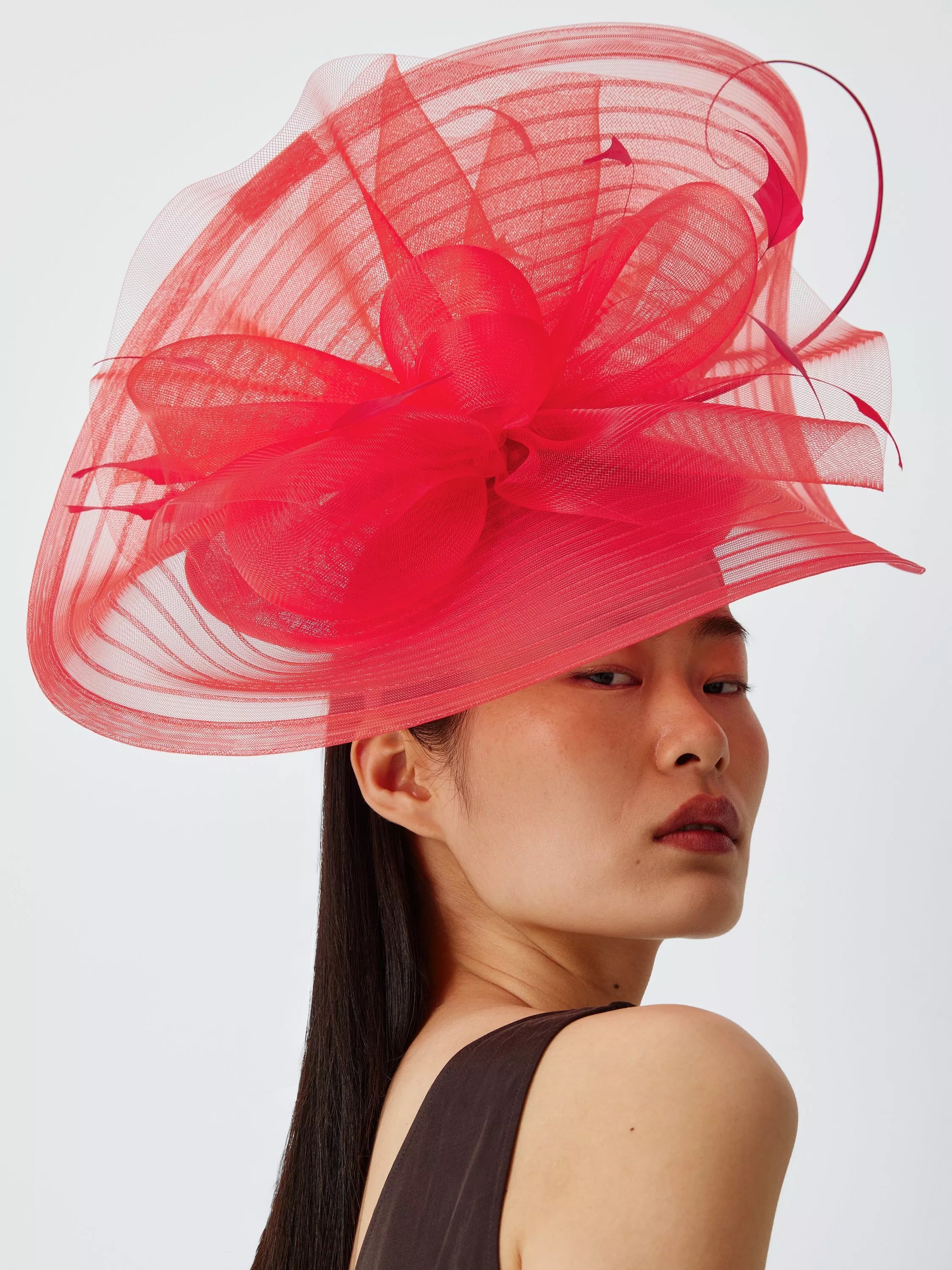 Snoxells medium disc fascinator in red, UK version