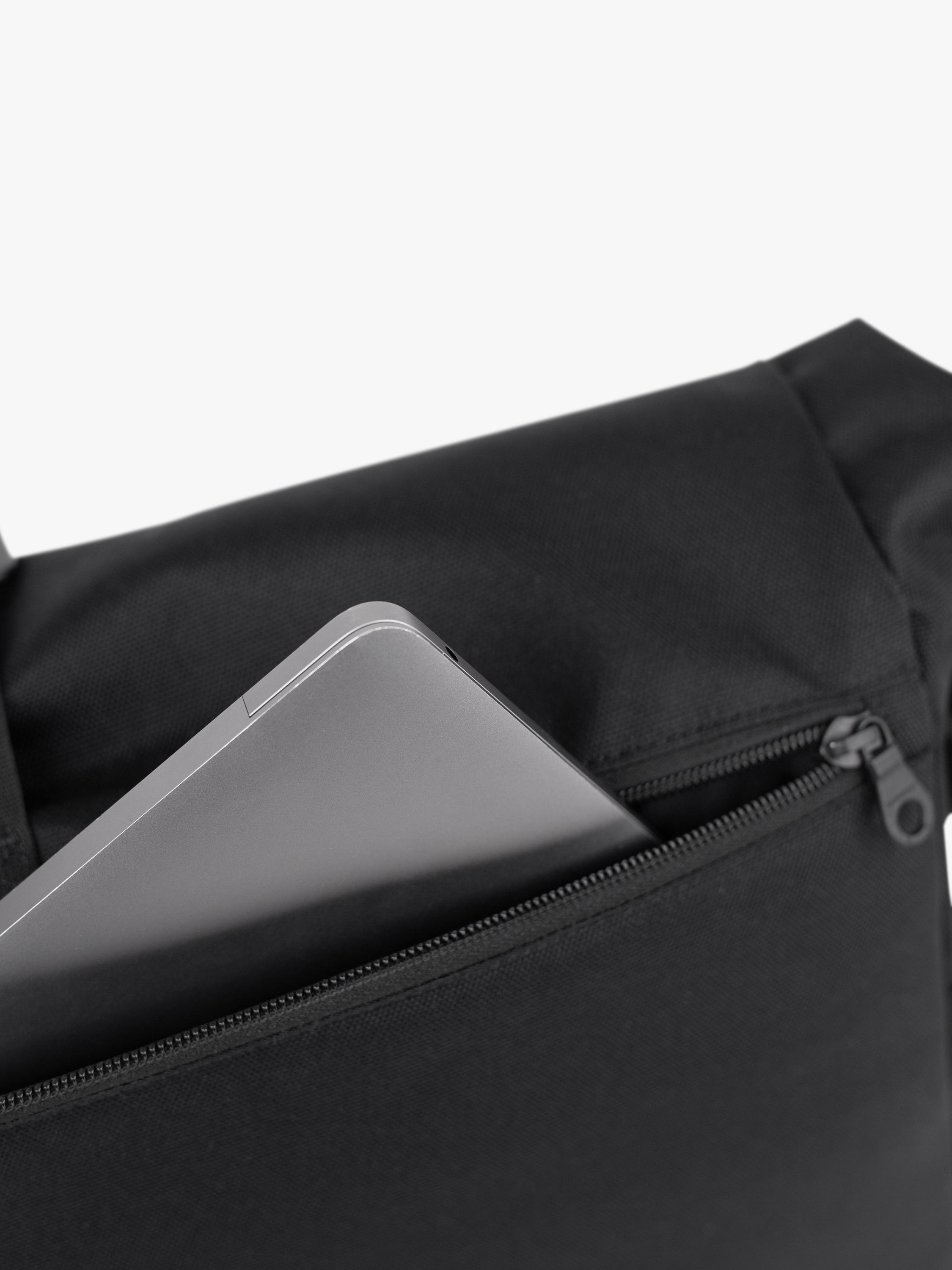 Sandqvist Icon messenger bag black (British brand)
