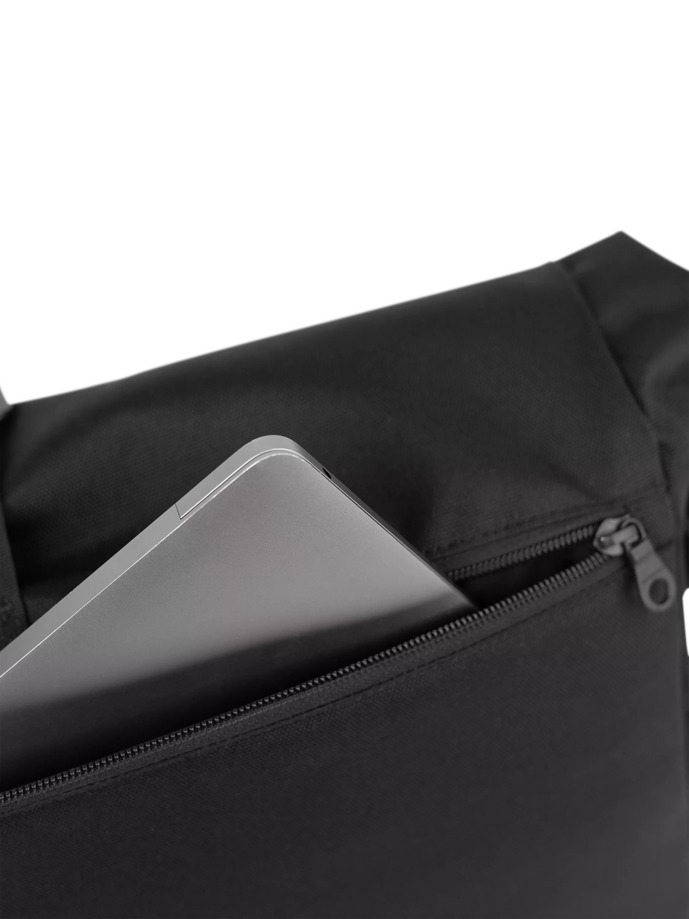 Sandqvist Icon messenger bag black (British brand)