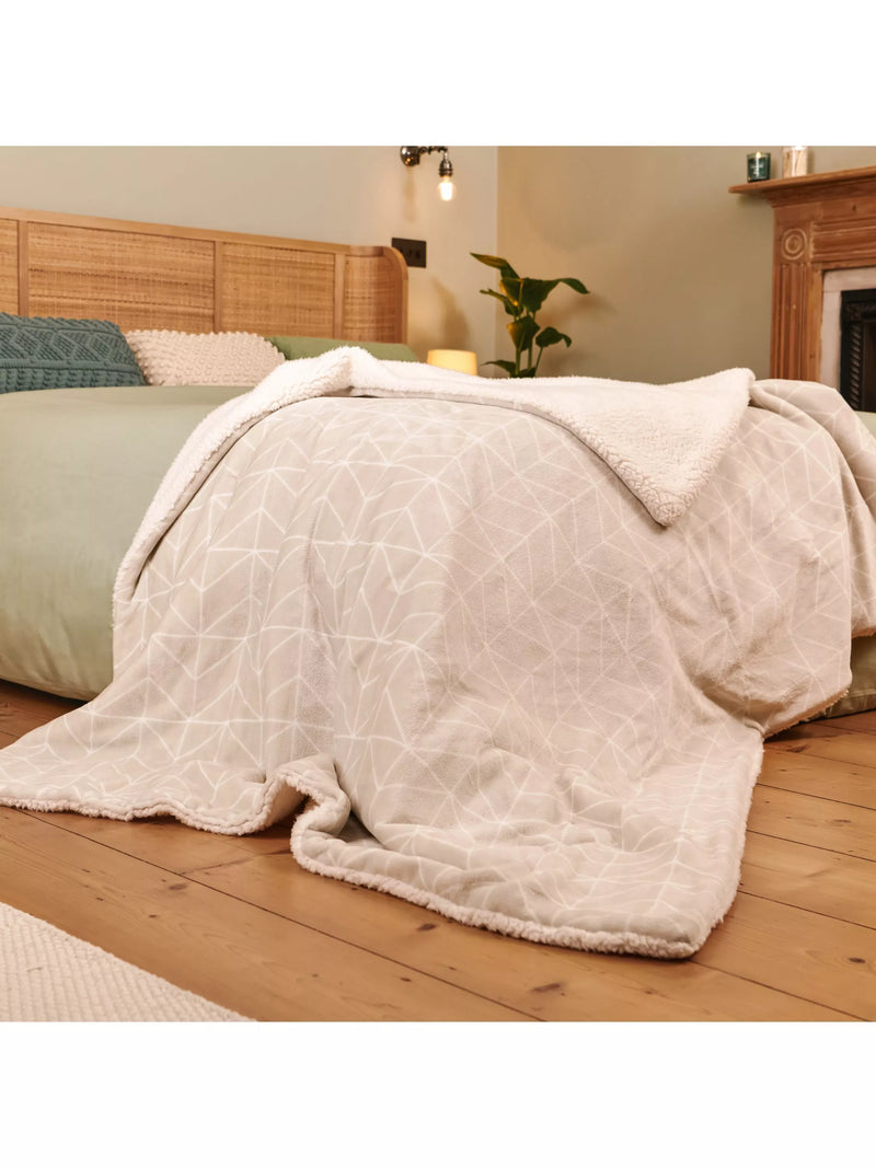 Dreamland Nap Time sherpa electric throw blanket beige - British product