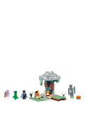 LEGO Minecraft Pale Garden building set 21586, UK version