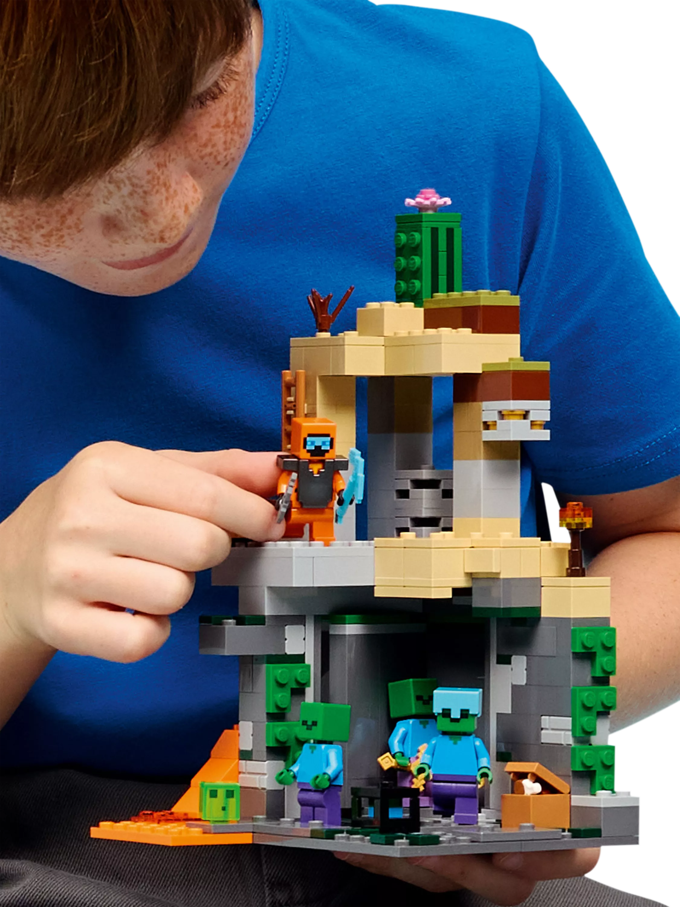 LEGO Minecraft Zombie Dungeon building set 284 pieces, UK version