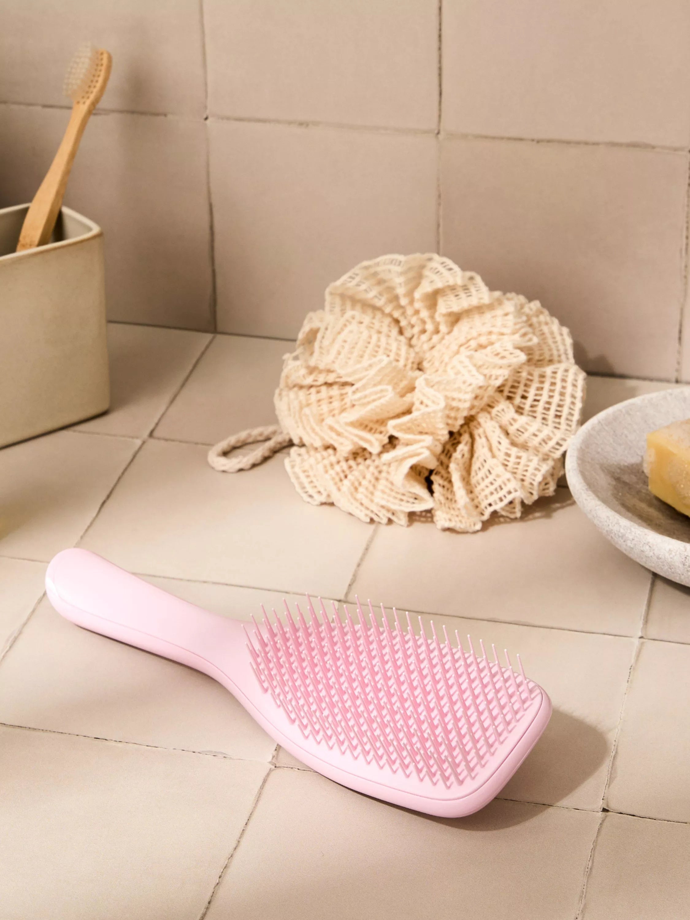 Tangle Teezer detangling hair brush Millennial Pink (British brand)