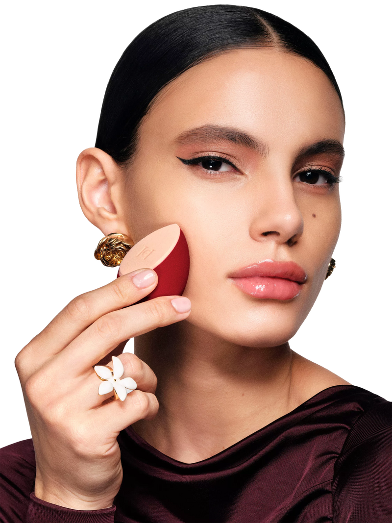 Carolina Herrera duo-faced makeup sponge 61.68g, imported from the UK