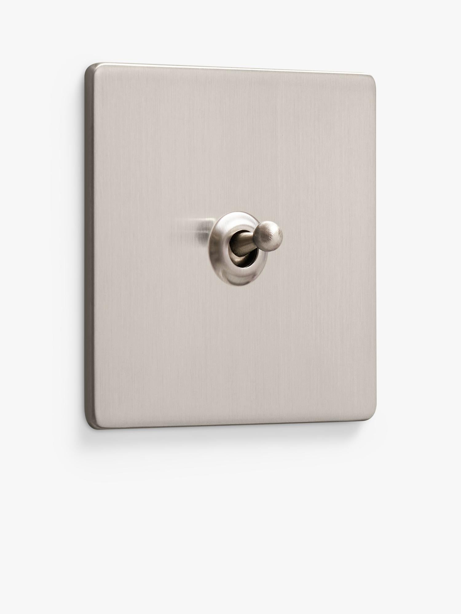 Dowsing & Reynolds soft silver toggle switch, UK version