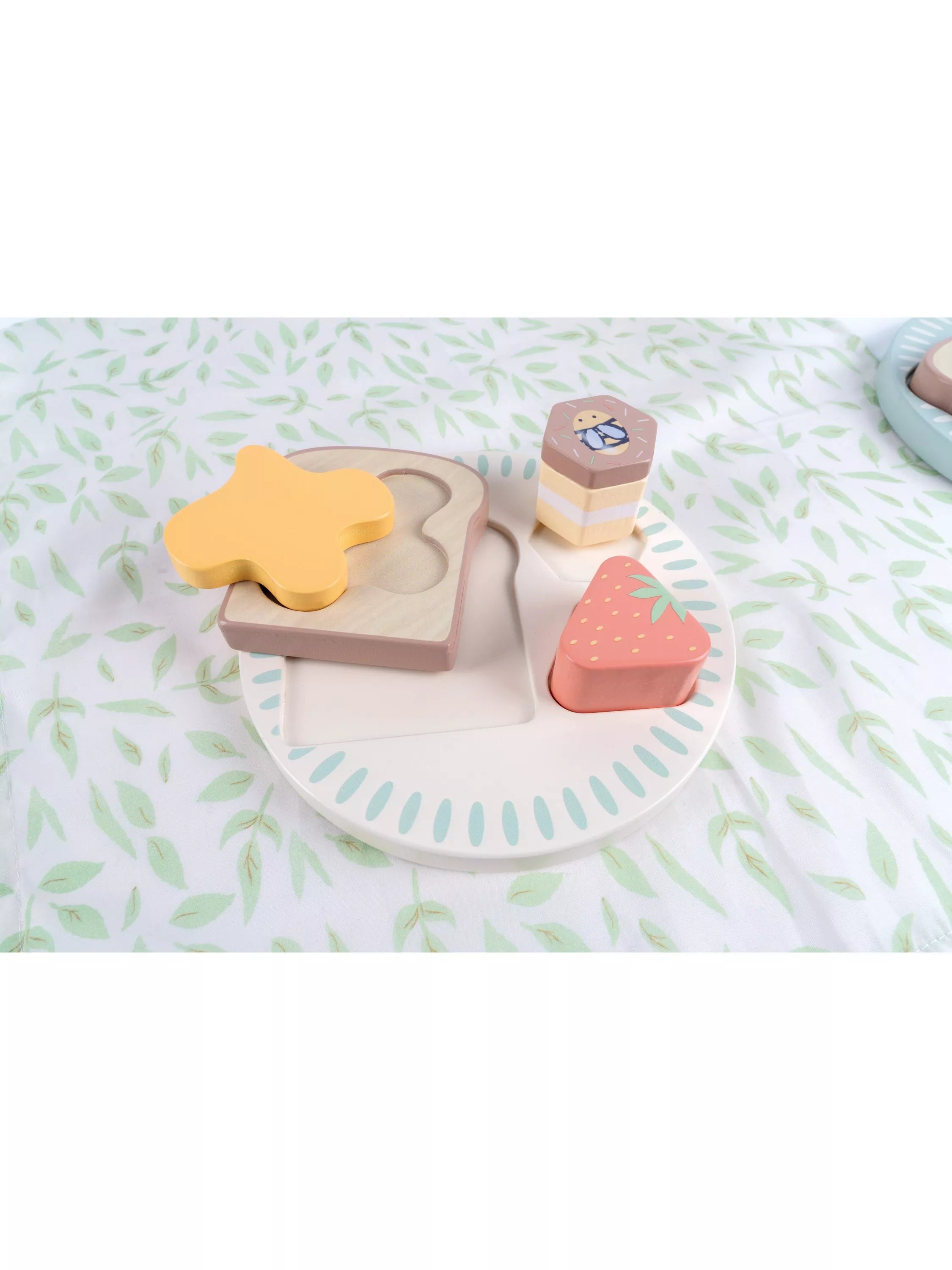 Winnie the Pooh picnic backpack set play food toy (British brand)