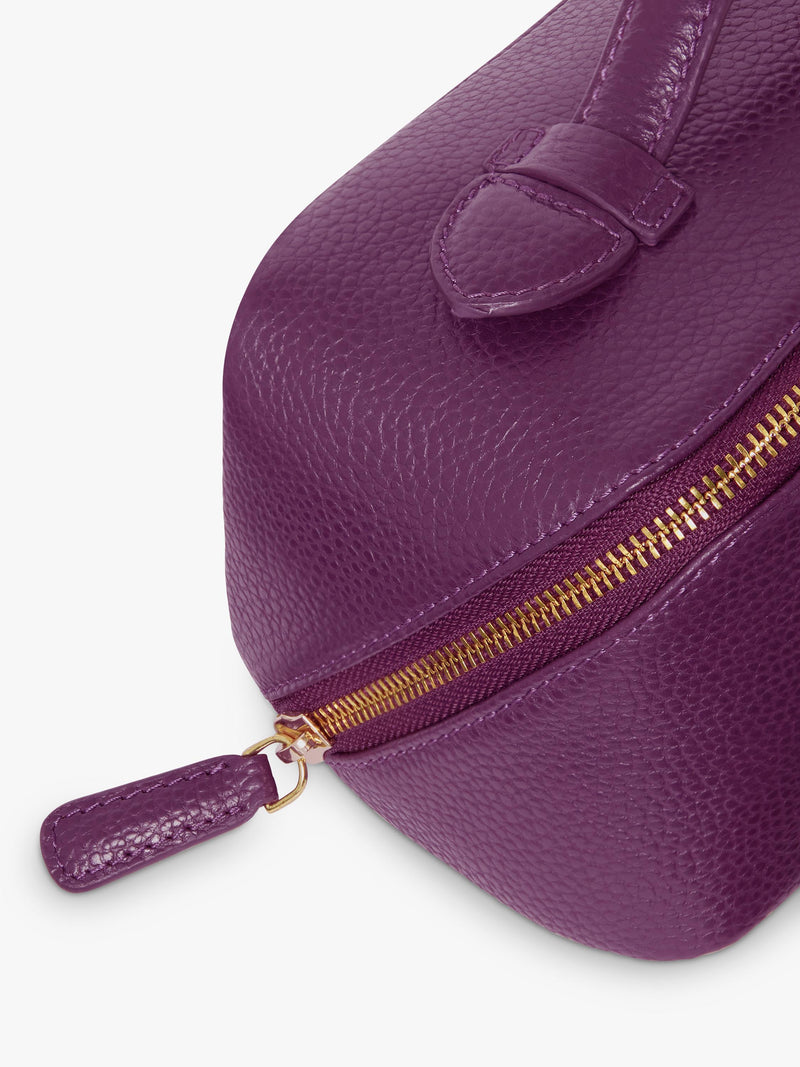Osprey London Jet Set leather wash bag, imported from the UK