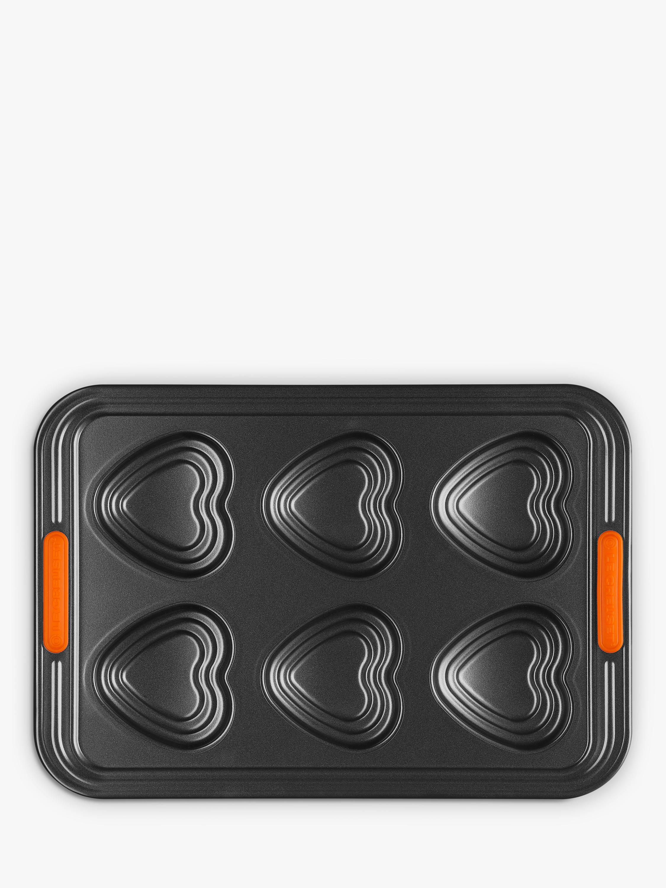 Le Creuset heart non-stick bake tray 6 cup - British product