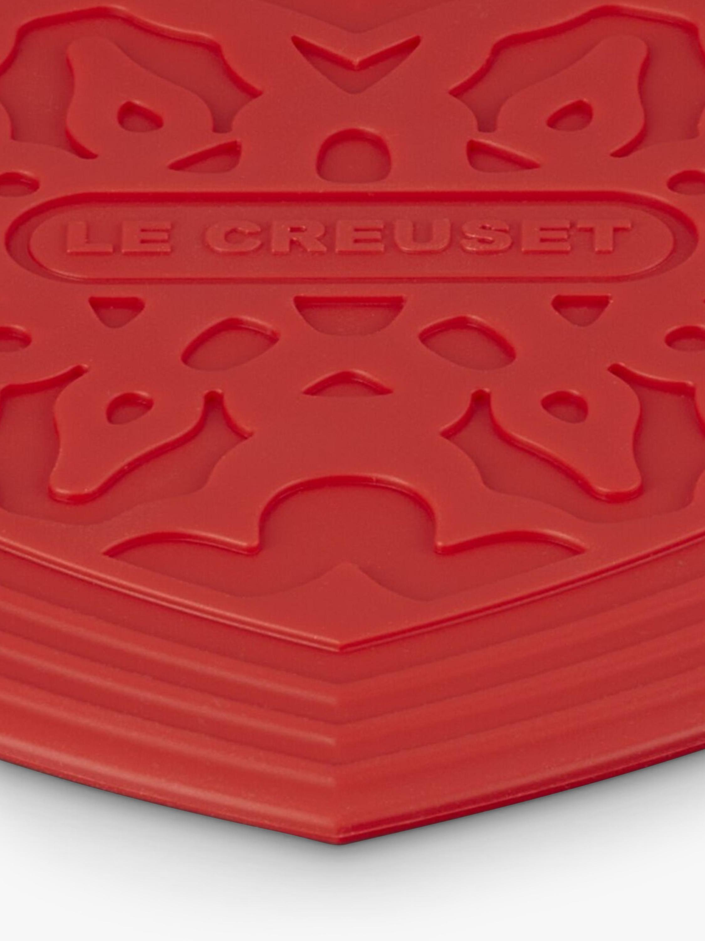 Le Creuset Cerise heart-shaped silicone trivet (British brand)