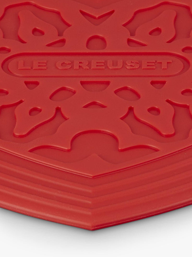Le Creuset Cerise heart-shaped silicone trivet (British brand)