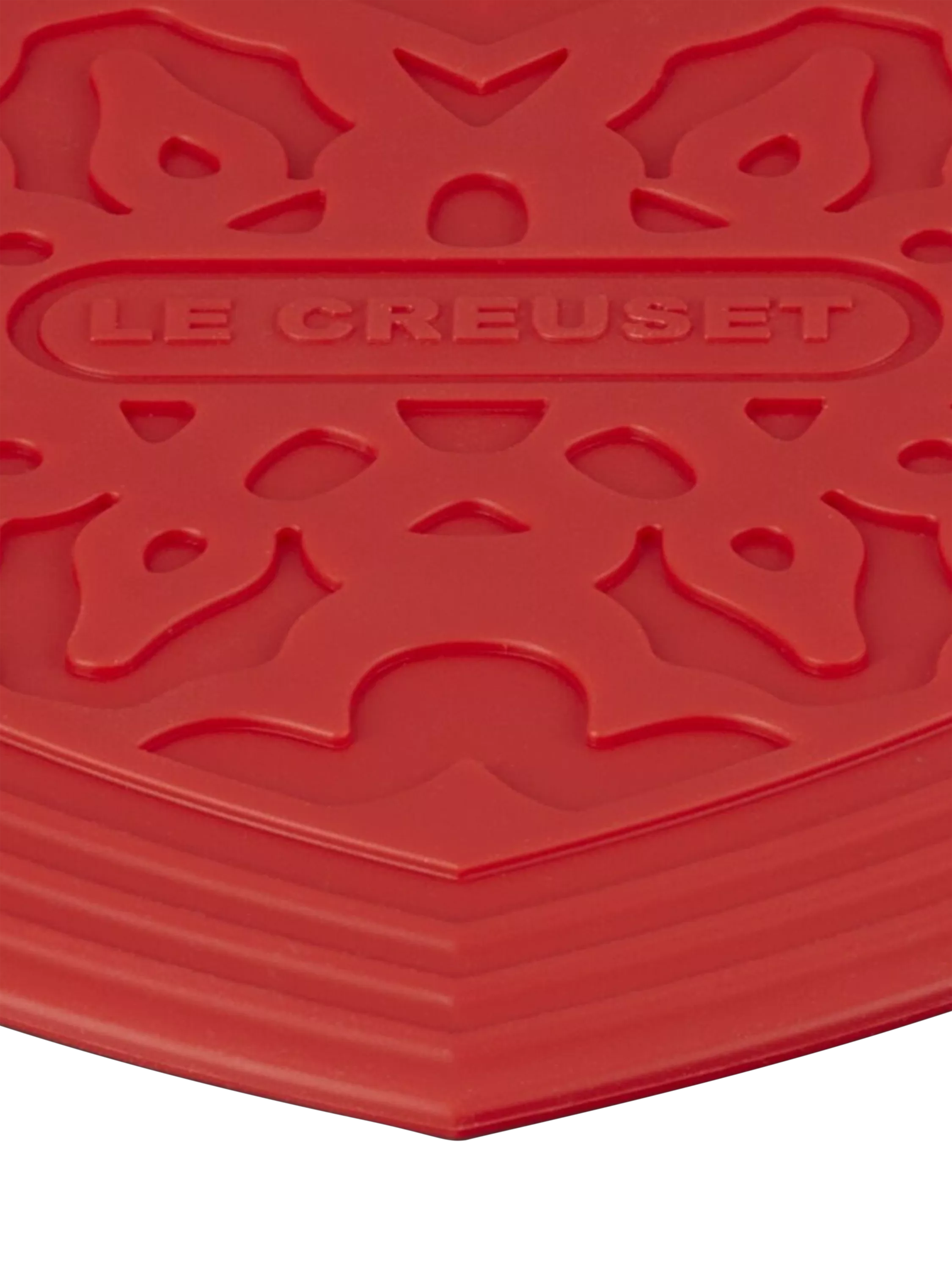Le Creuset Cerise heart-shaped silicone trivet (British brand)