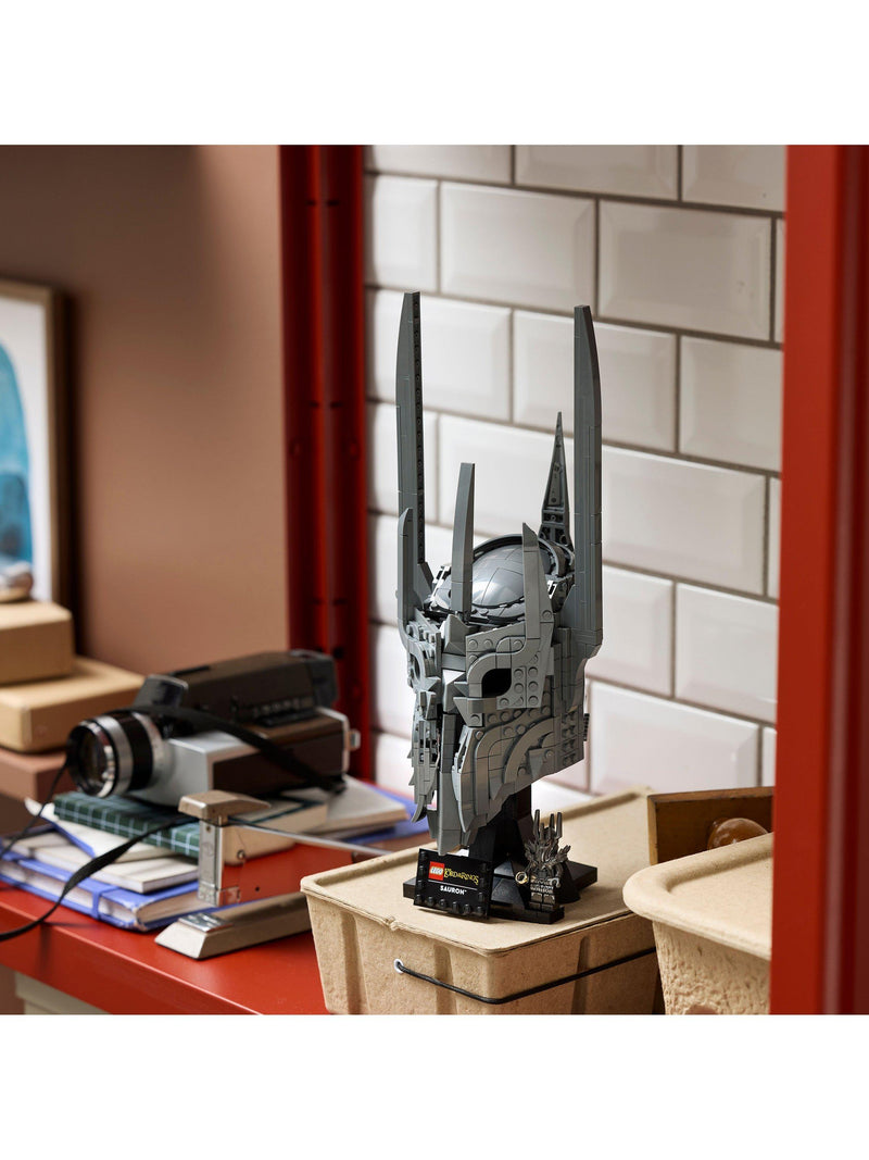 LEGO Sauron's Helmet building set 538 pieces - British product
