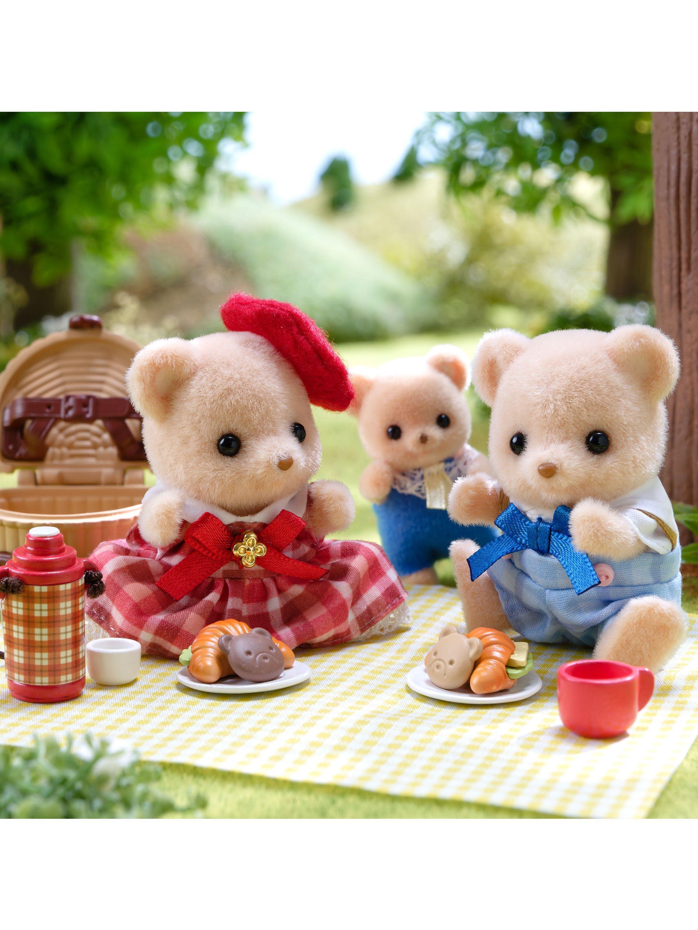 Sylvanian Families Biscuit Bear picnic set with accessories - British product
