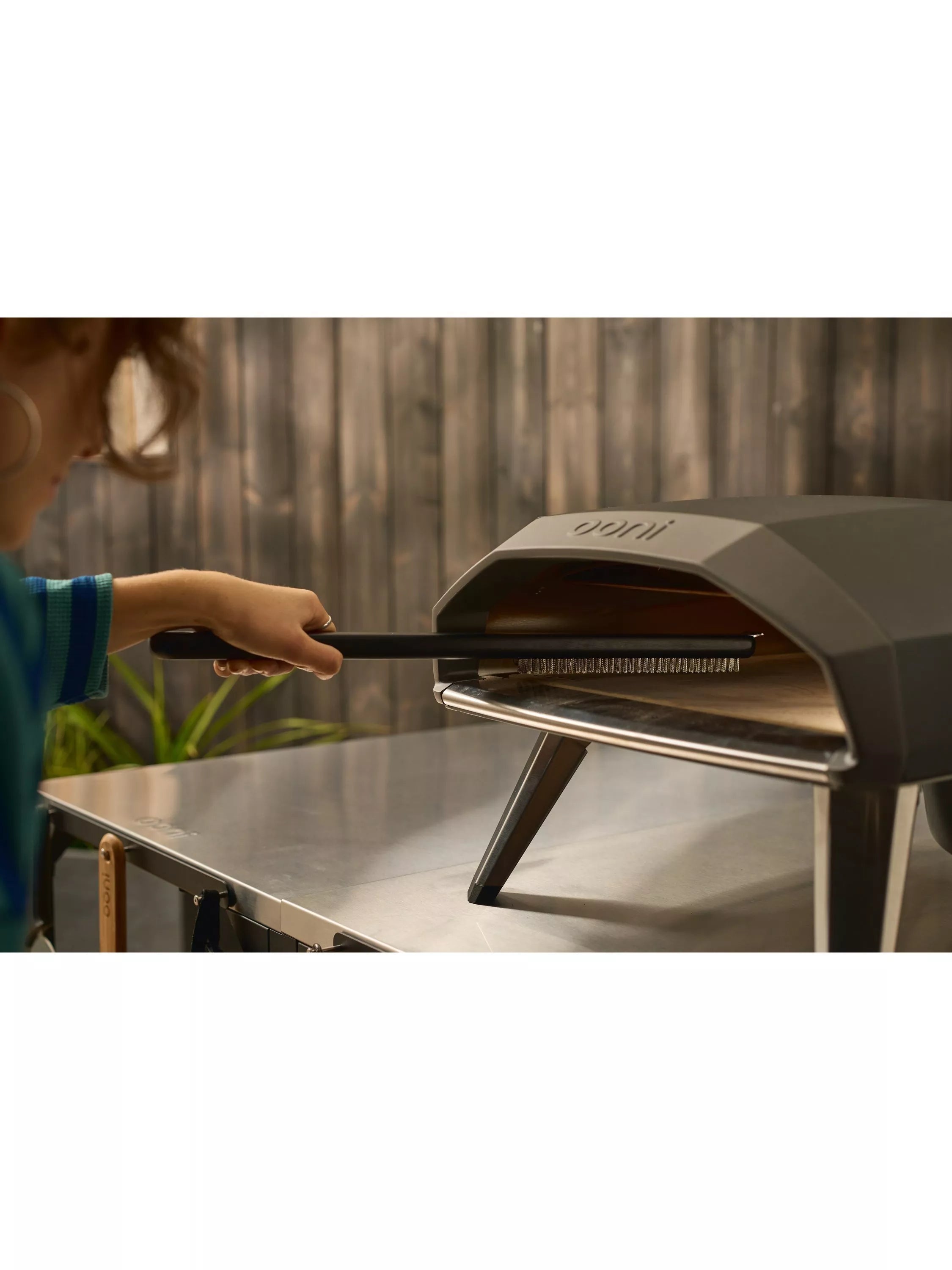 Ooni Short Pizza Oven Brush - British product