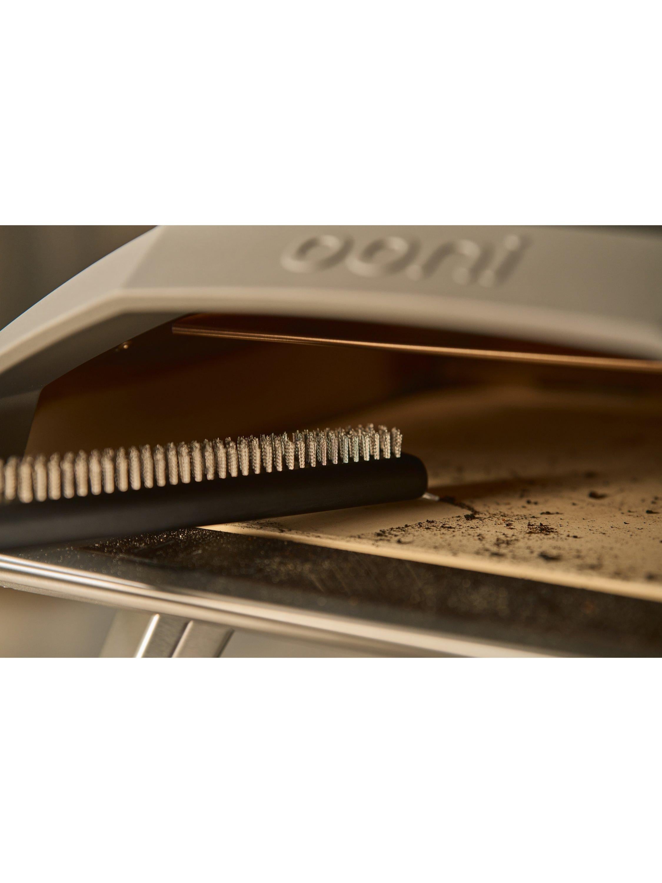 Ooni Short Pizza Oven Brush - British product