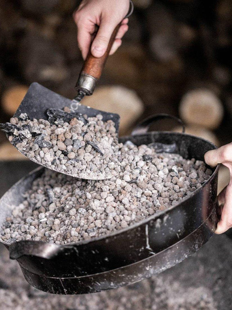 Kadai steel shovel and riddle with mango wood handle, UK version
