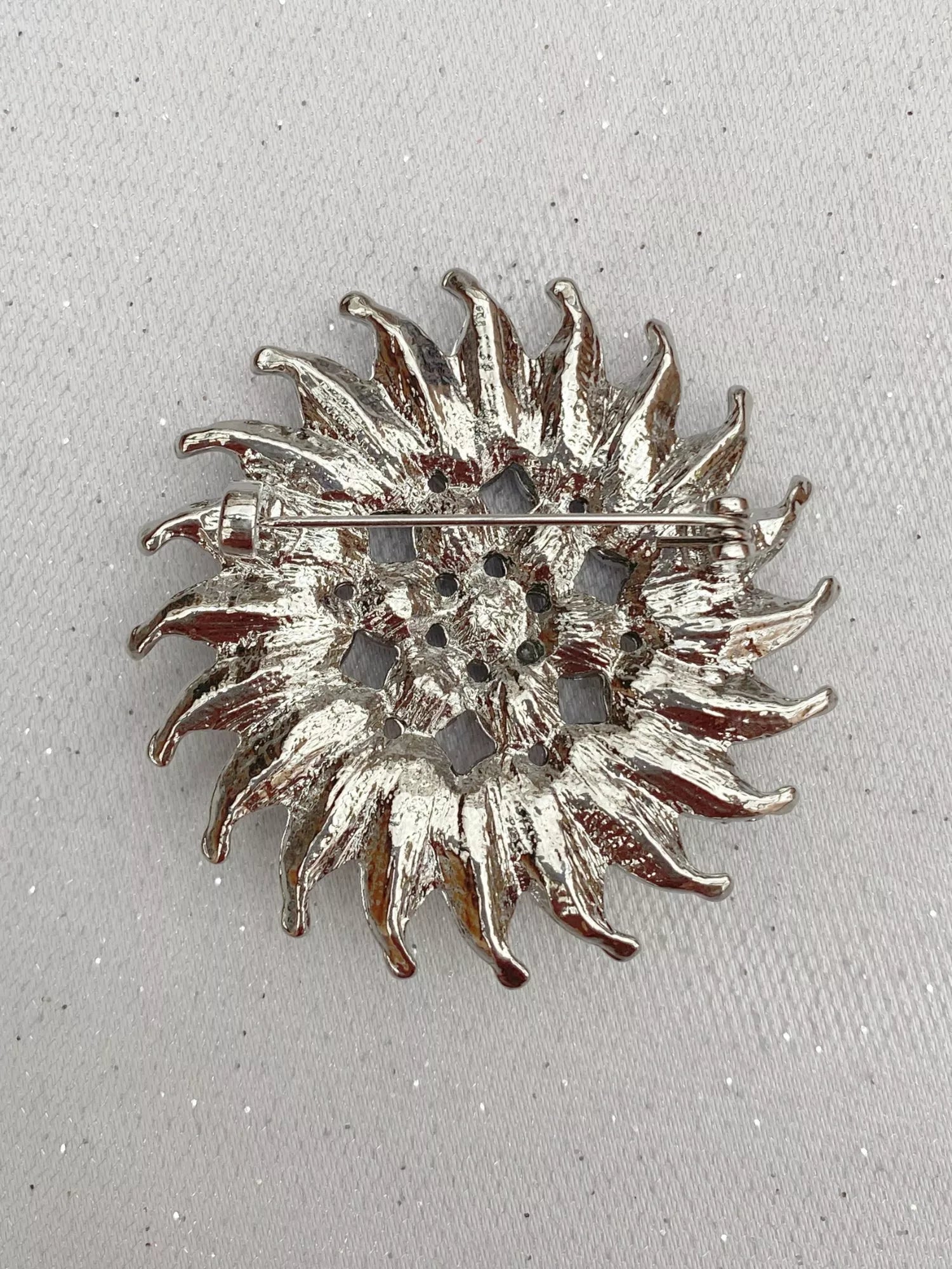 QueenMee sunflower brooch silver - British product