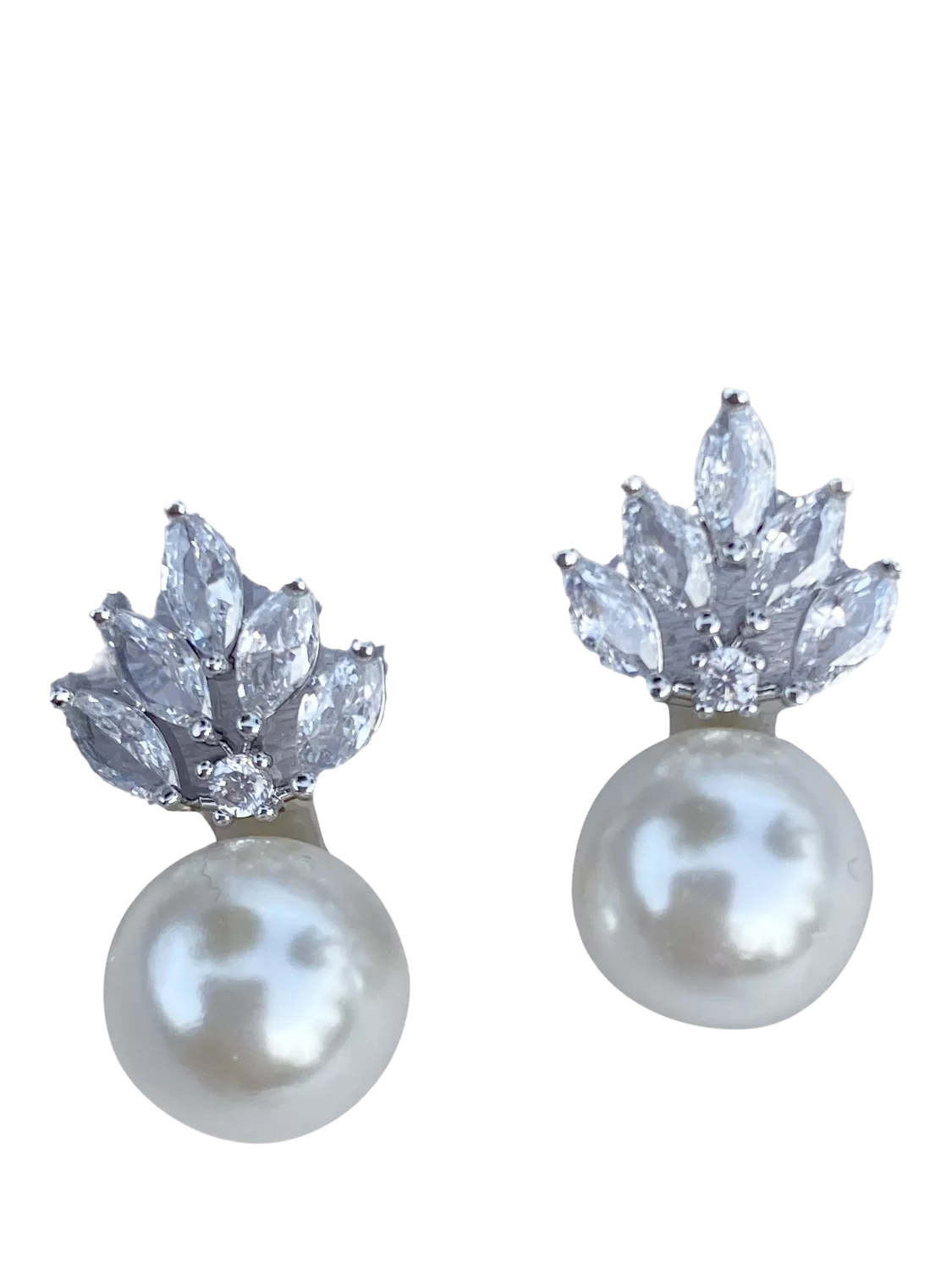 QueenMee faux pearl drop earrings silver, UK version