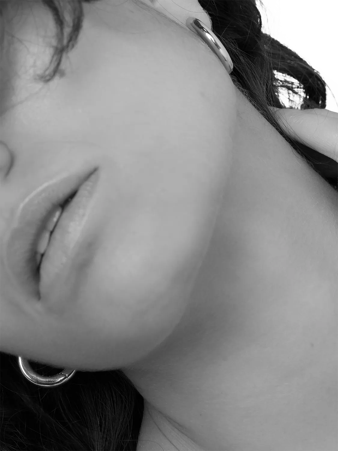 TUTTI silver hoop earrings with textured inner - British product
