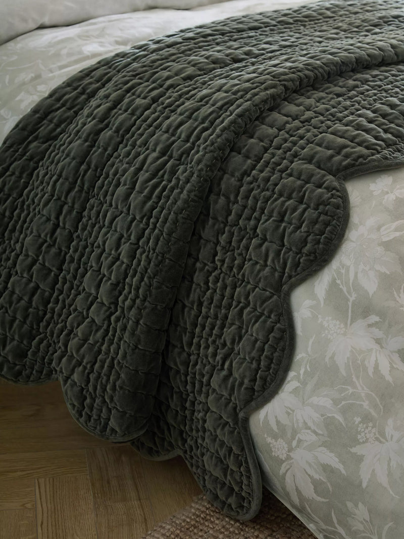 Laura Ashley bedspread pine green 235x180cm, imported from the UK