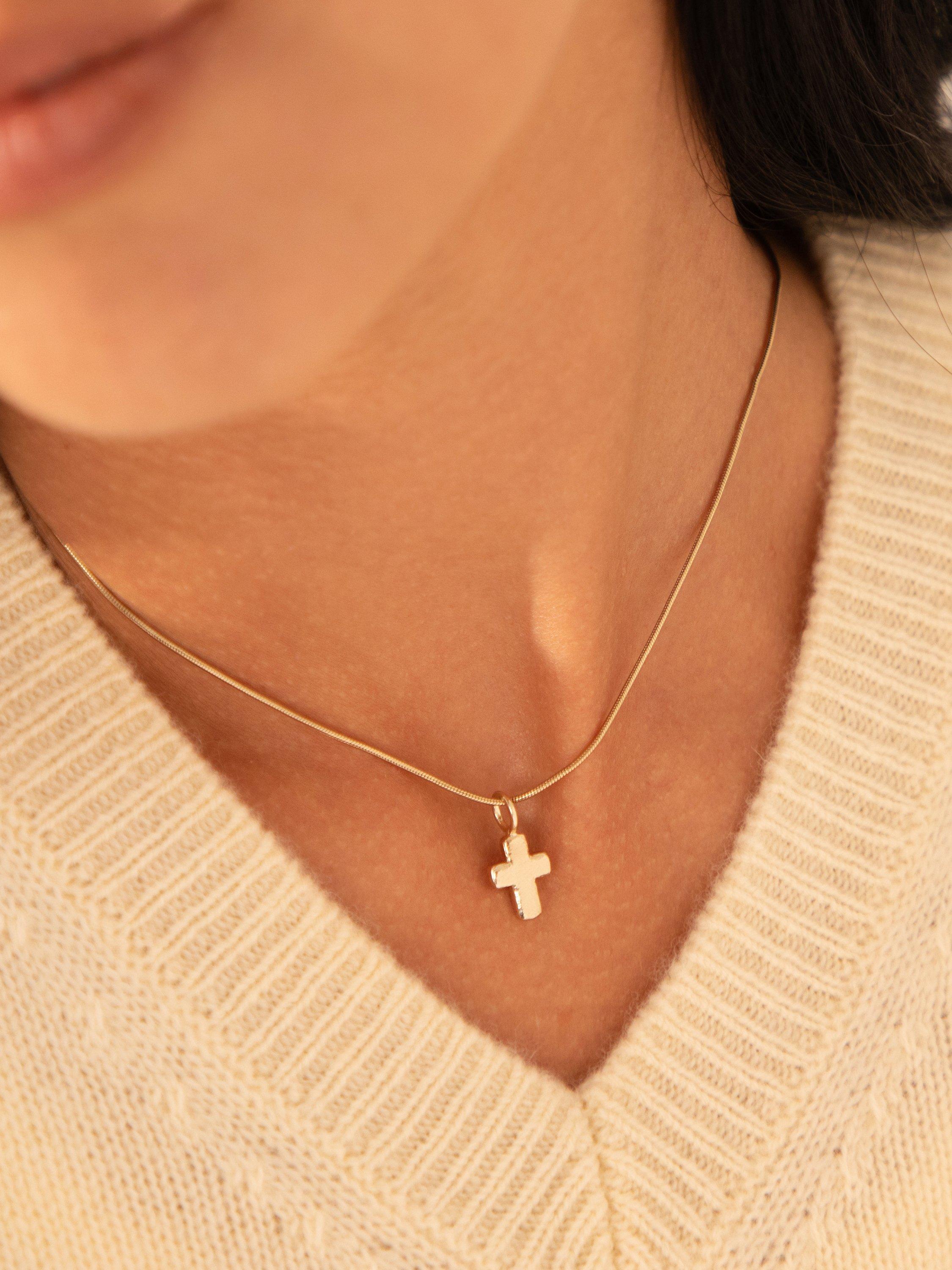 Recognised cross pendant necklace snake chain 45cm, UK version