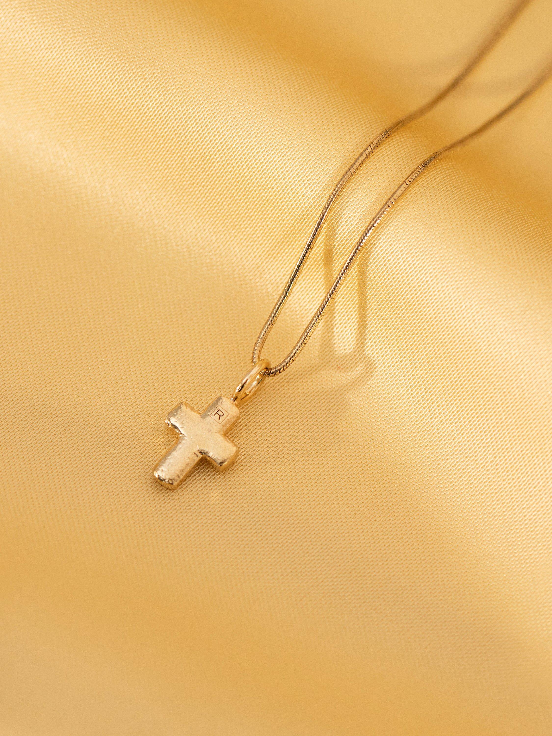 Recognised cross pendant necklace snake chain 45cm, UK version