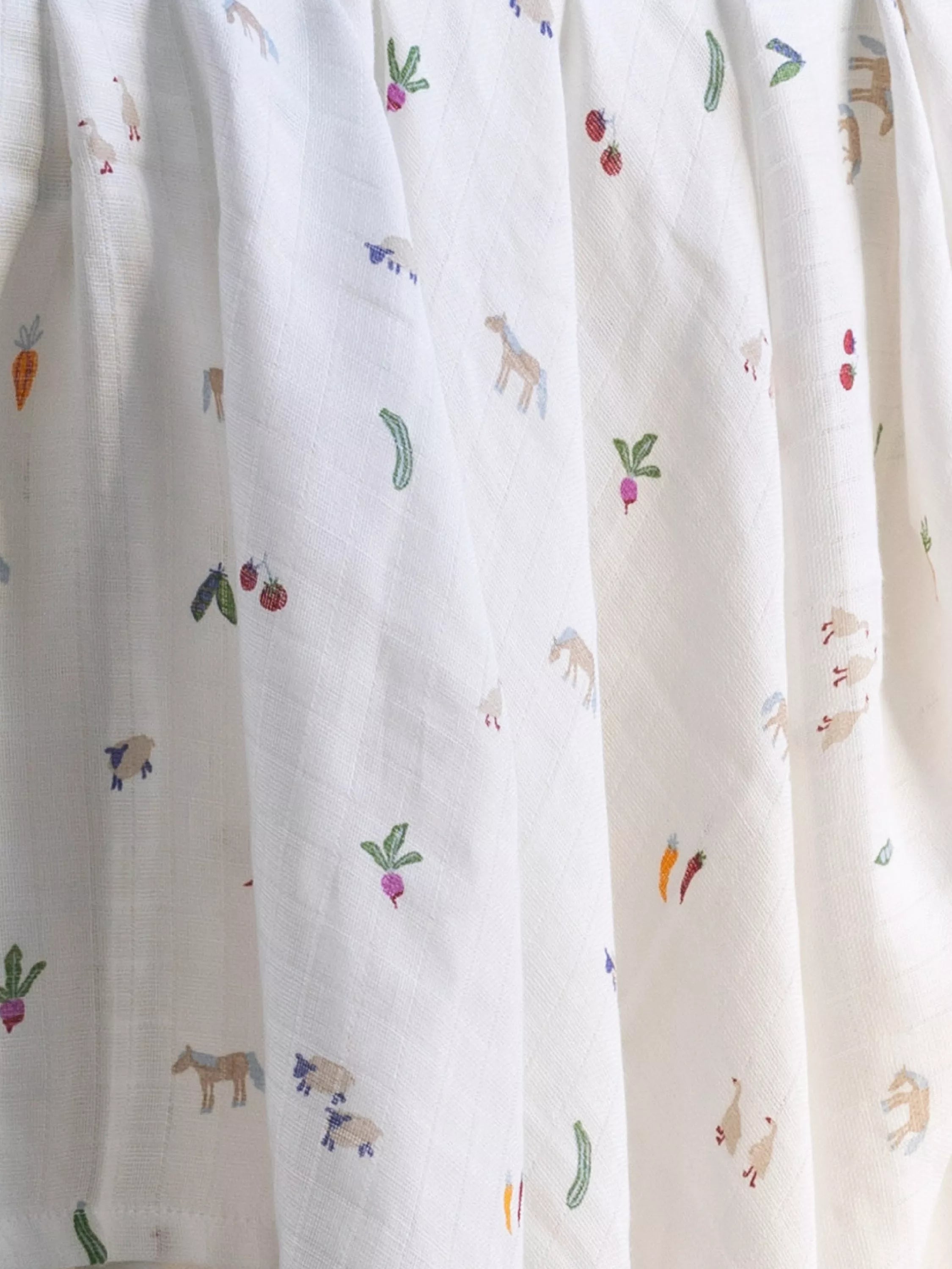 Avery Row muslin swaddle 2-pack Little Farm, imported from the UK