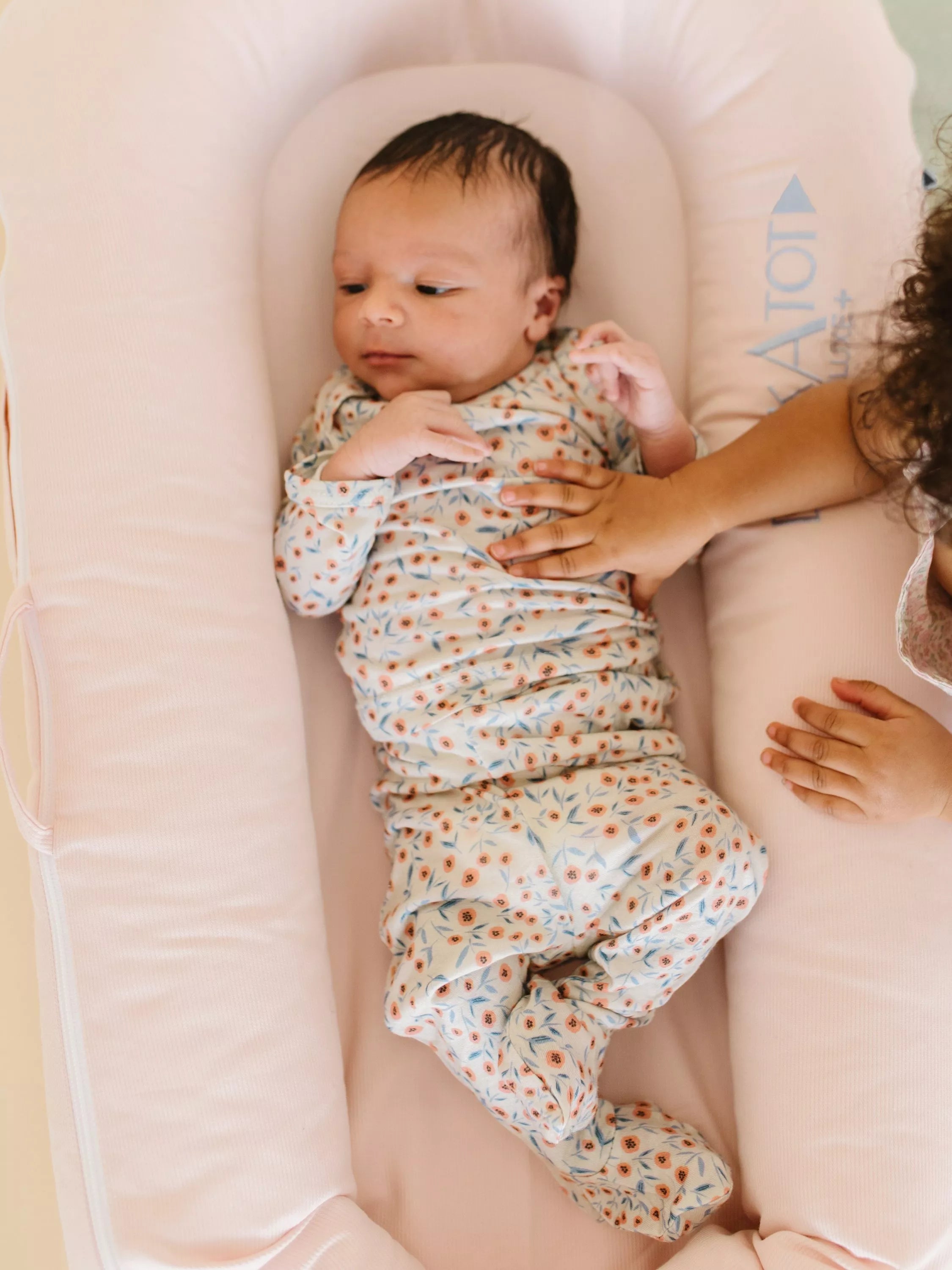 DockATot Deluxe+ pink baby pod - British product
