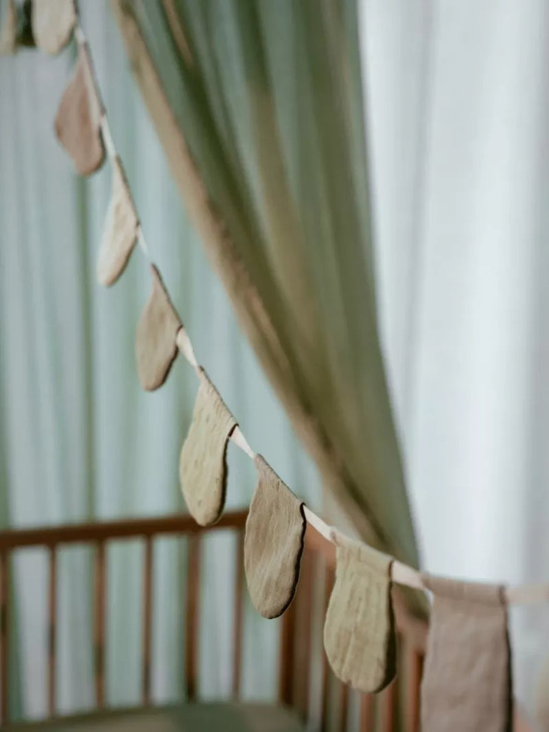 Little Dutch muslin garland sage, UK version