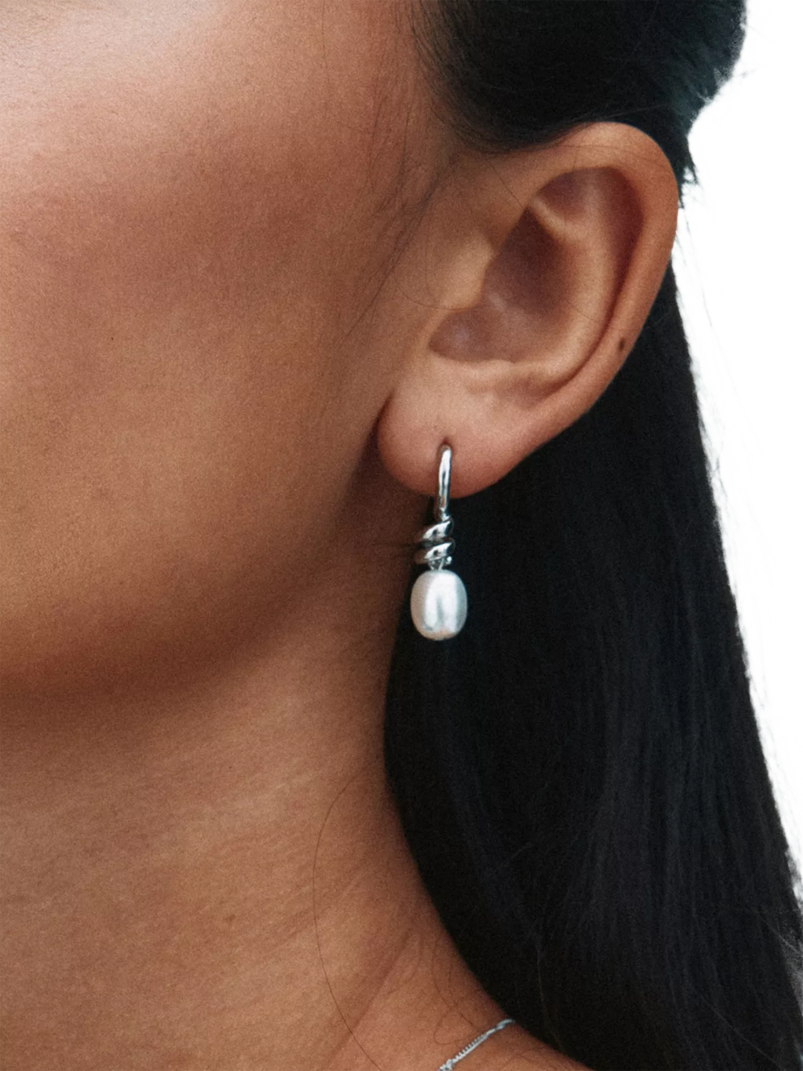EDBLAD swivel pearl drop earrings stainless steel 8x10mm - British product