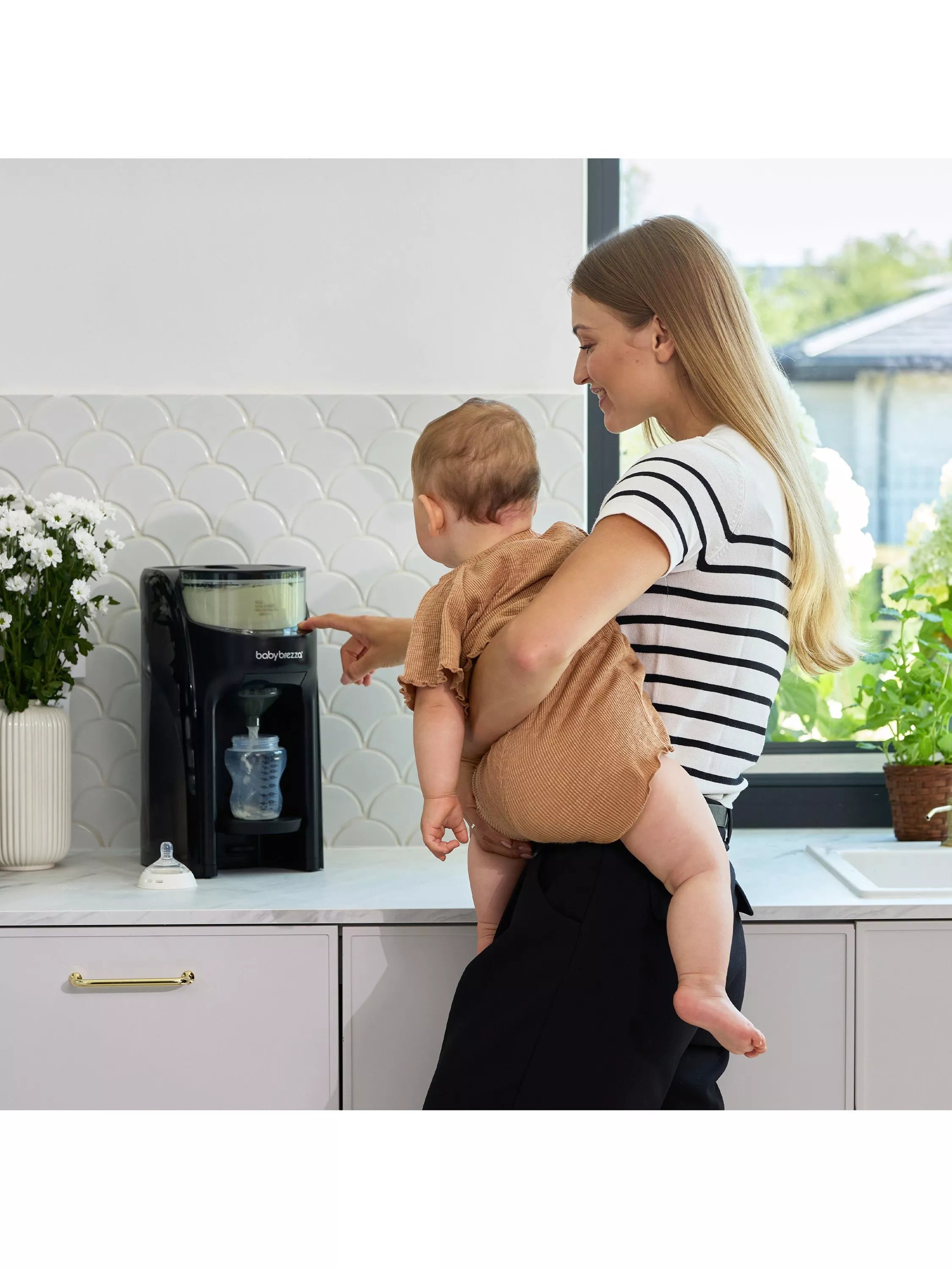 Baby Brezza Formula Pro Advanced formula machine, UK version