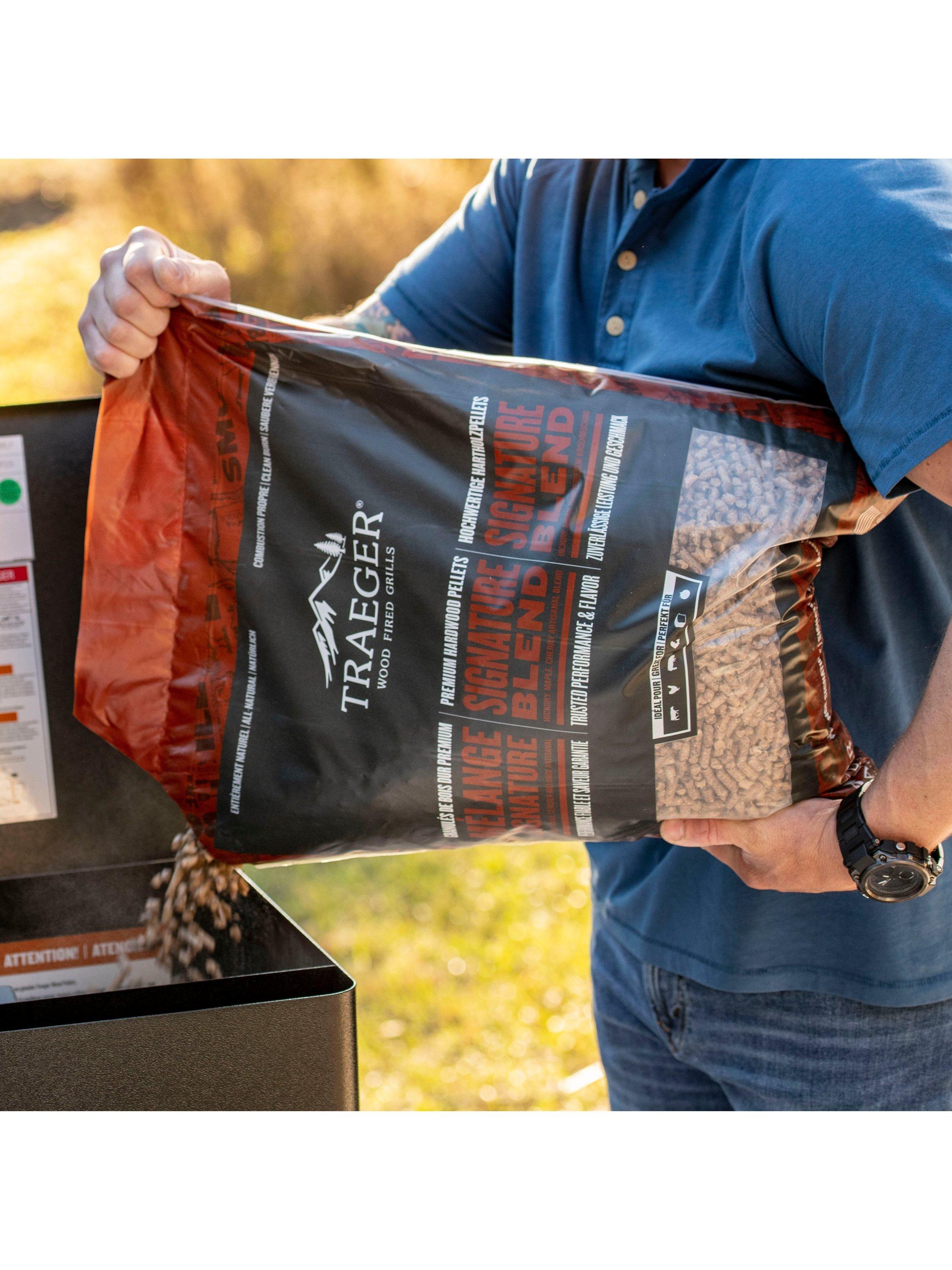 Traeger hardwood BBQ pellets Signature Blend 9kg (British brand)