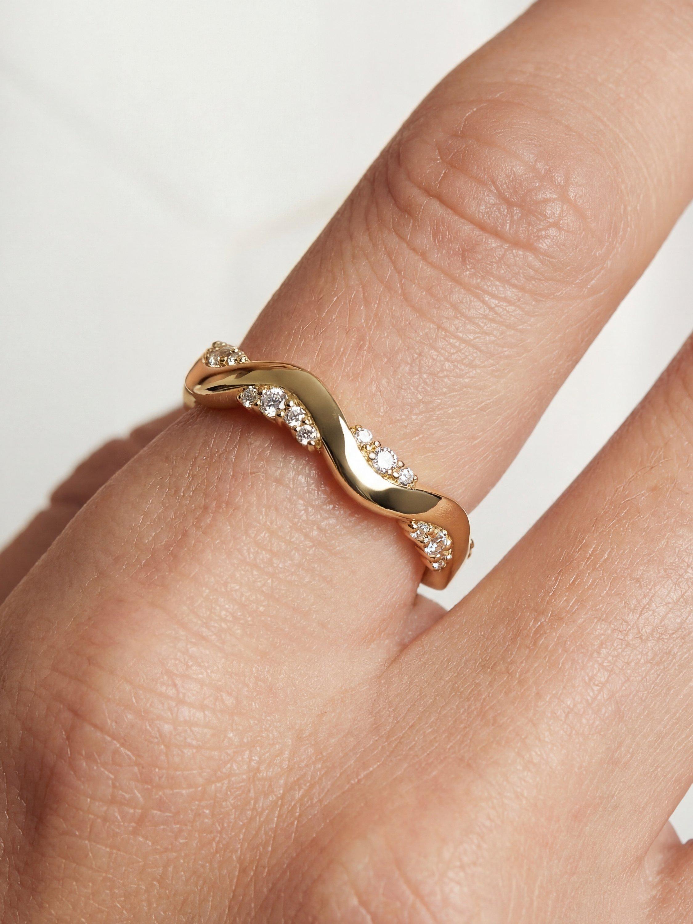Sif Jakobs Jewellery Ellera Waves Altro gold ring, UK version