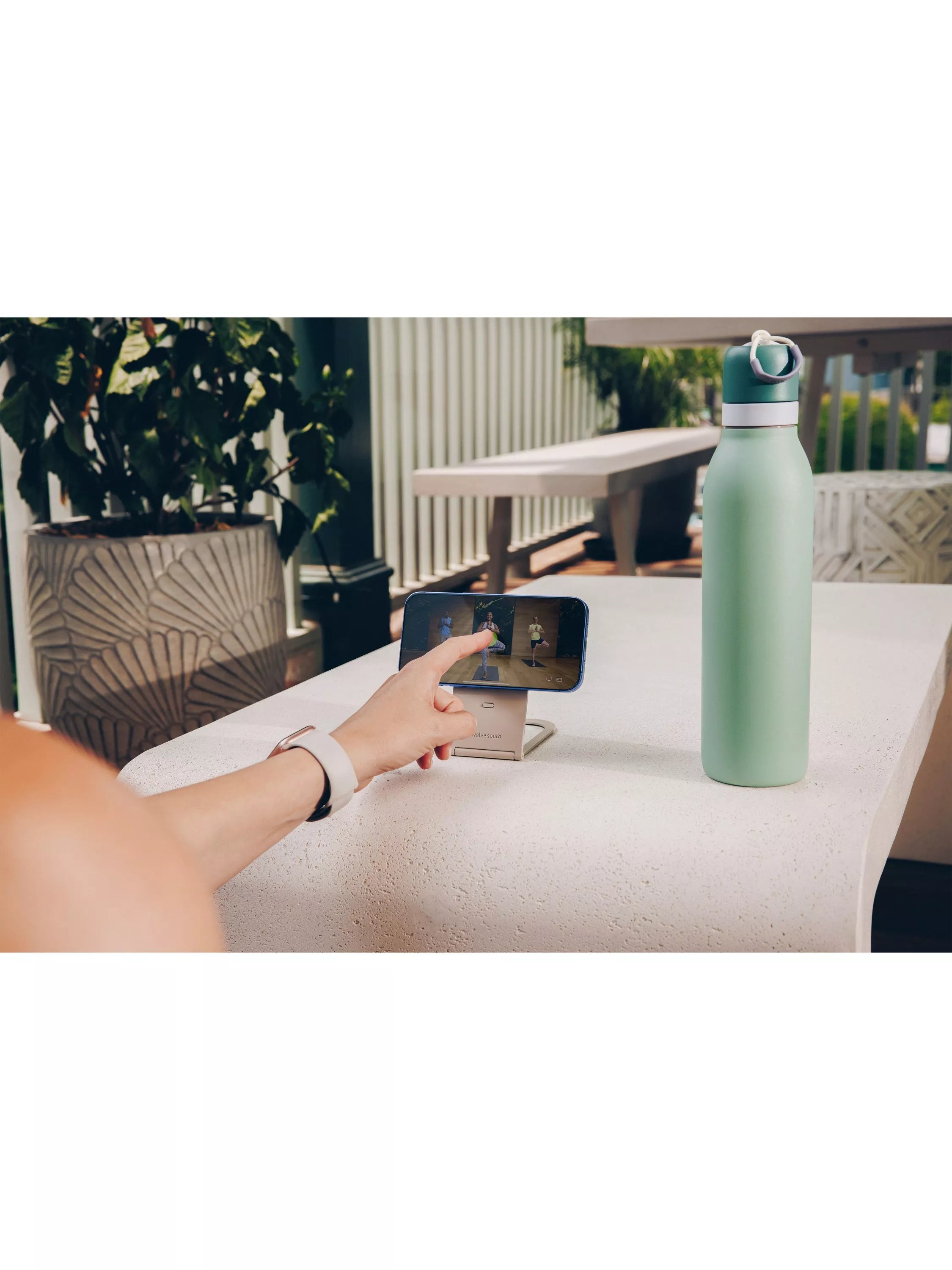 Twelve South Curve Nano Dune magnetic phone stand, UK version