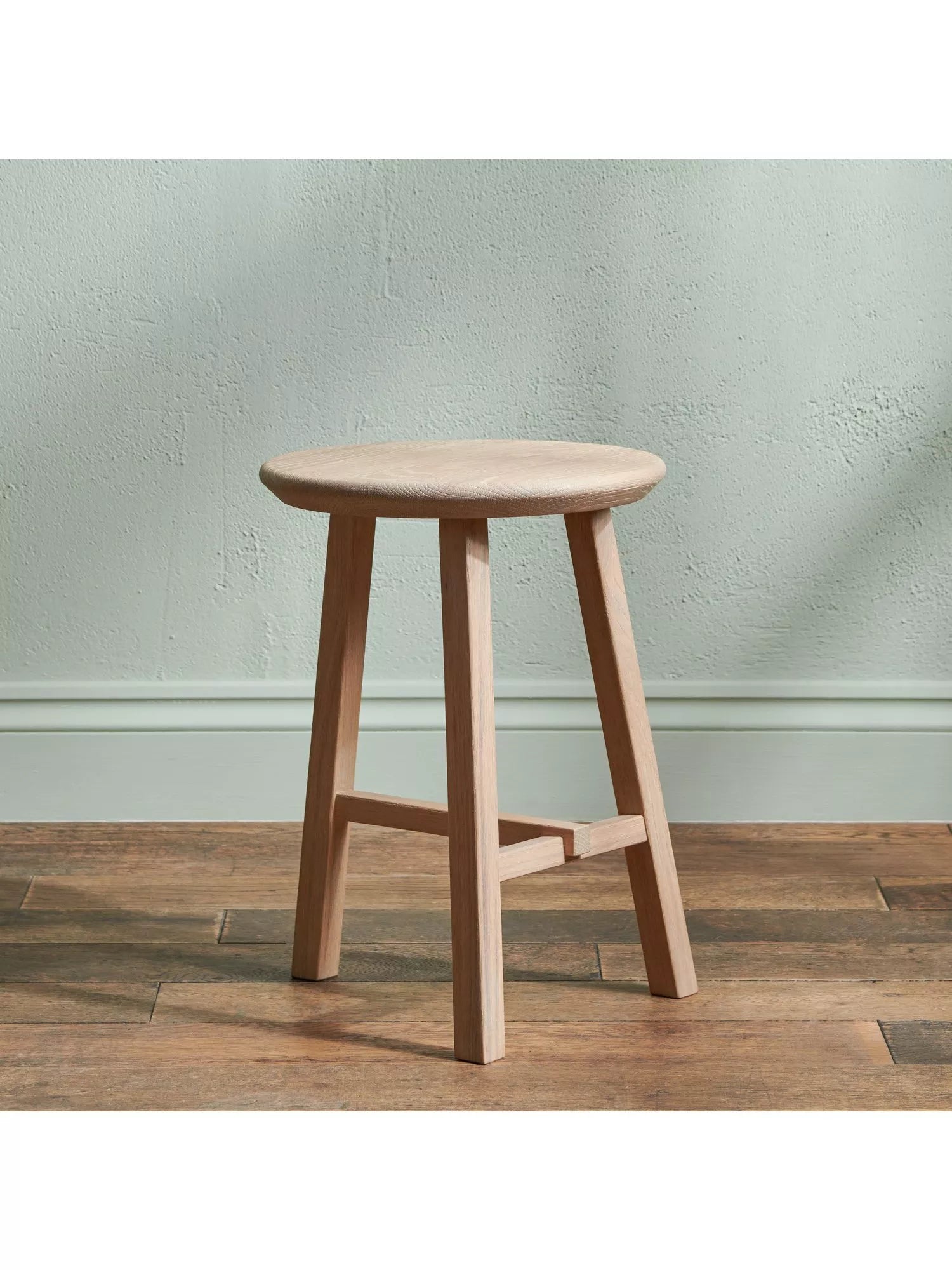 Neptune Northwich round stool natural oak, UK version