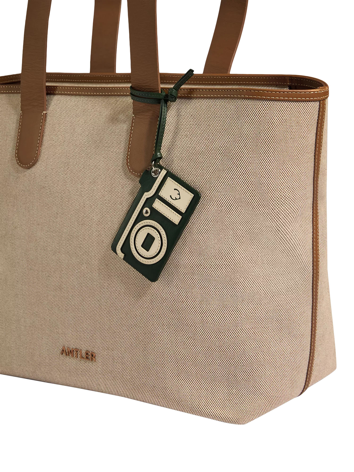 Antler Camera Heritage luggage tag in Cedar, UK version