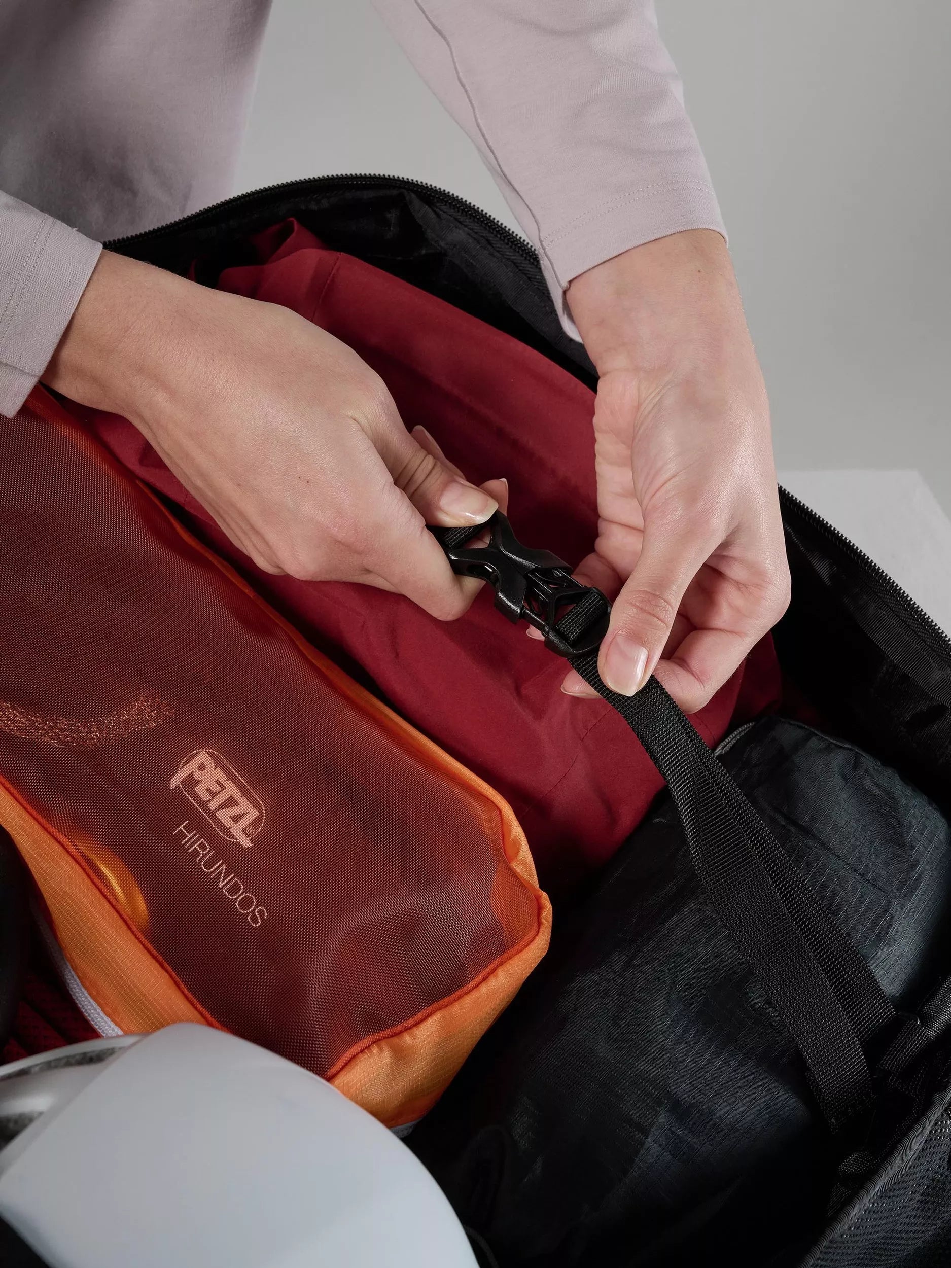 Montane Transition 70L duffel bag black, UK version