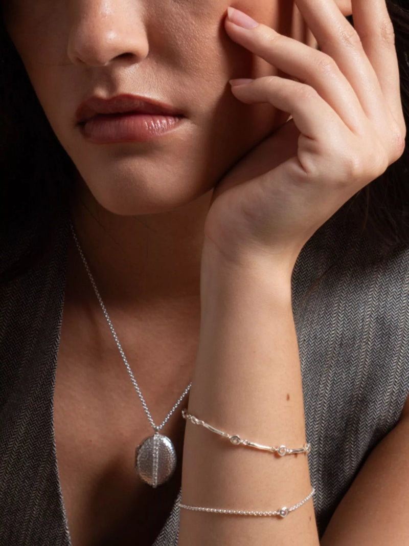Dower & Hall Dewdrop sapphire chain bracelet silver, UK version