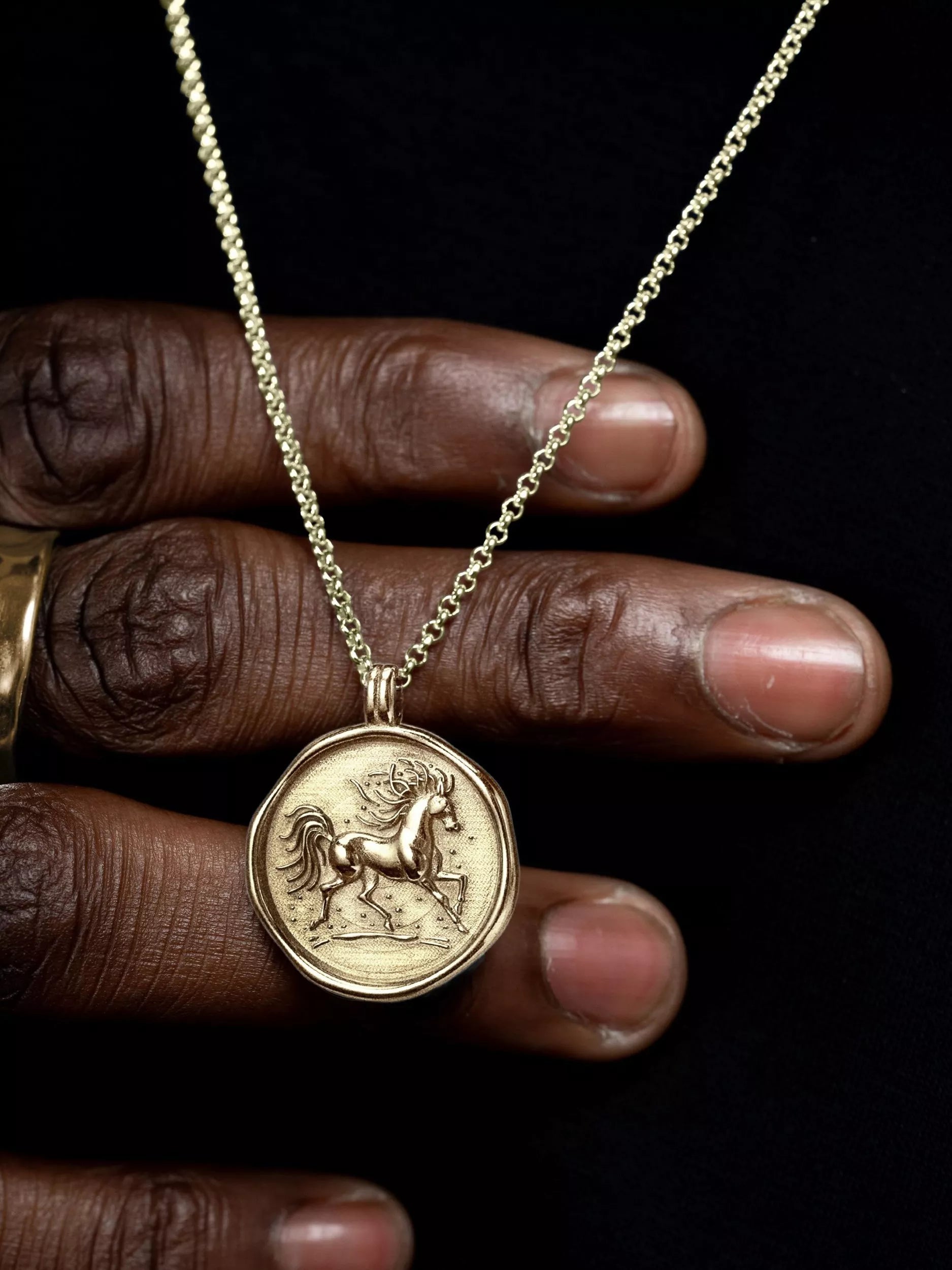 Dower & Hall Fire Horse necklace gold, UK version