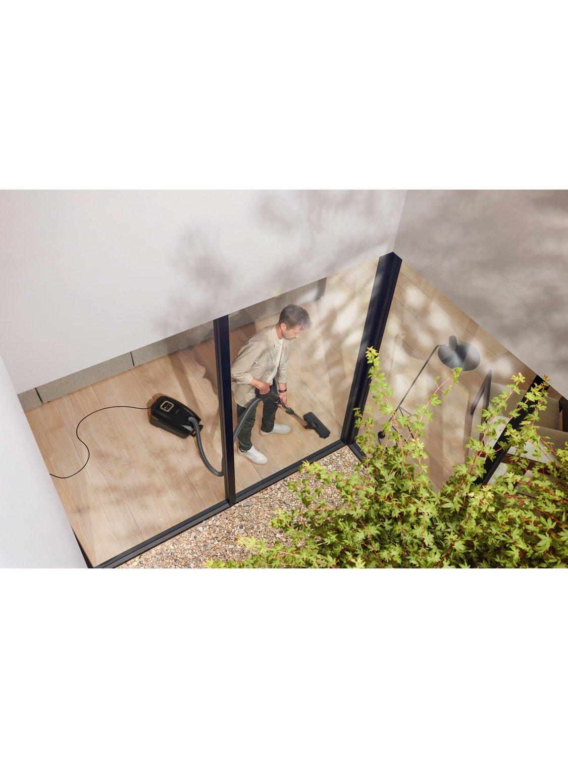 Miele Guard L1 AllFloor vacuum cleaner - British product