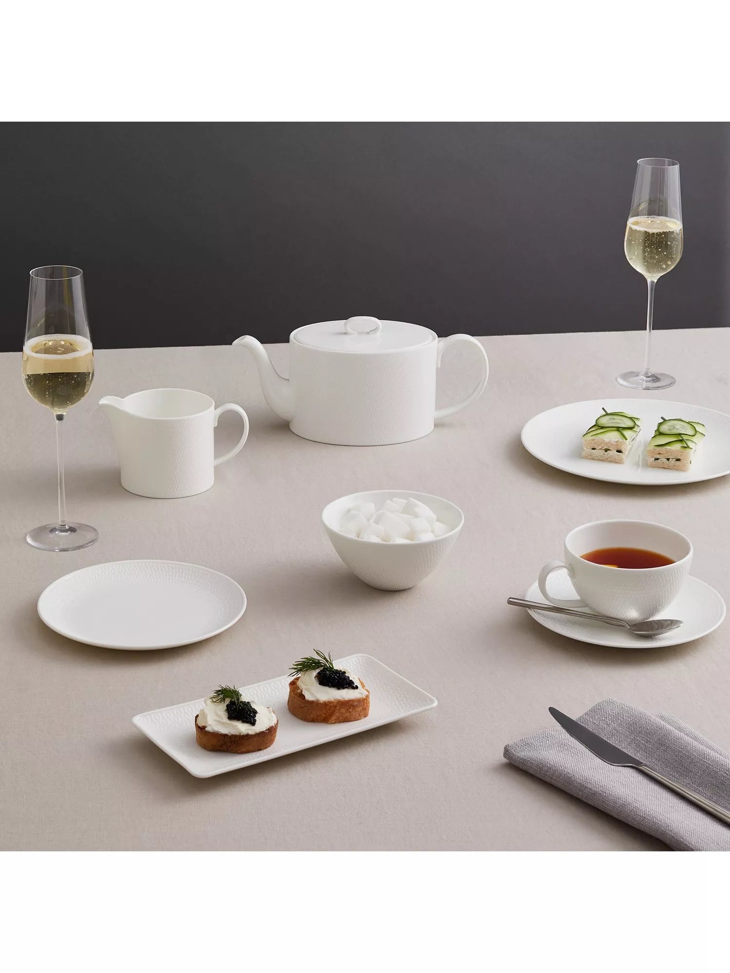 Wedgwood Gio rectangular bone china tray 21cm white, UK version
