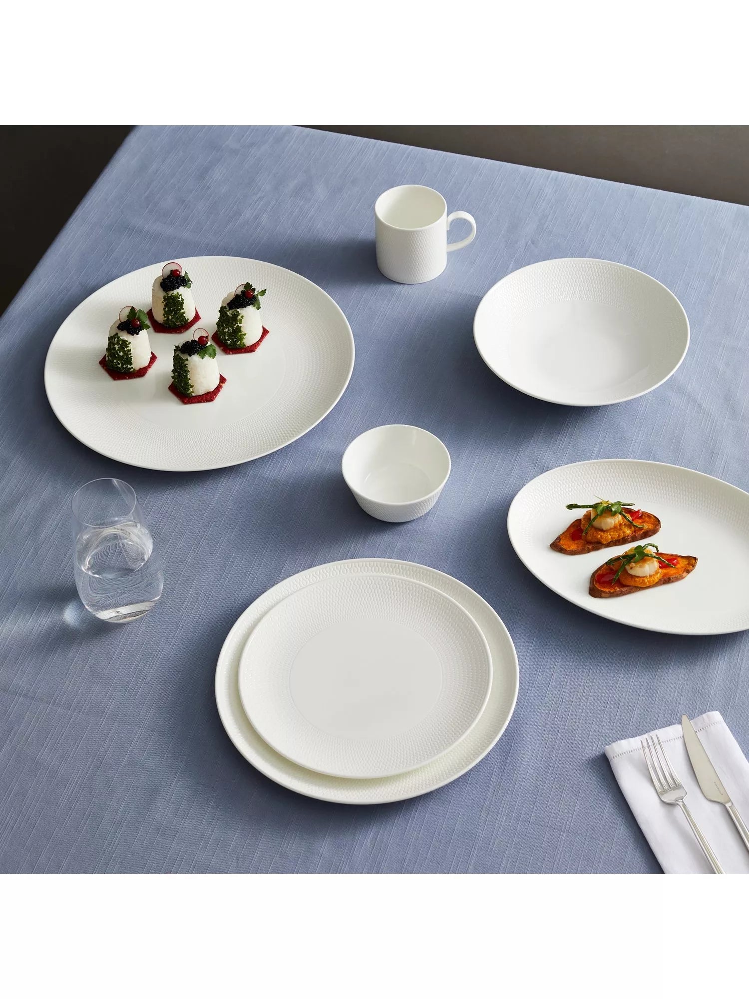 Wedgwood Gio bone china round serving platter 34cm, imported from the UK
