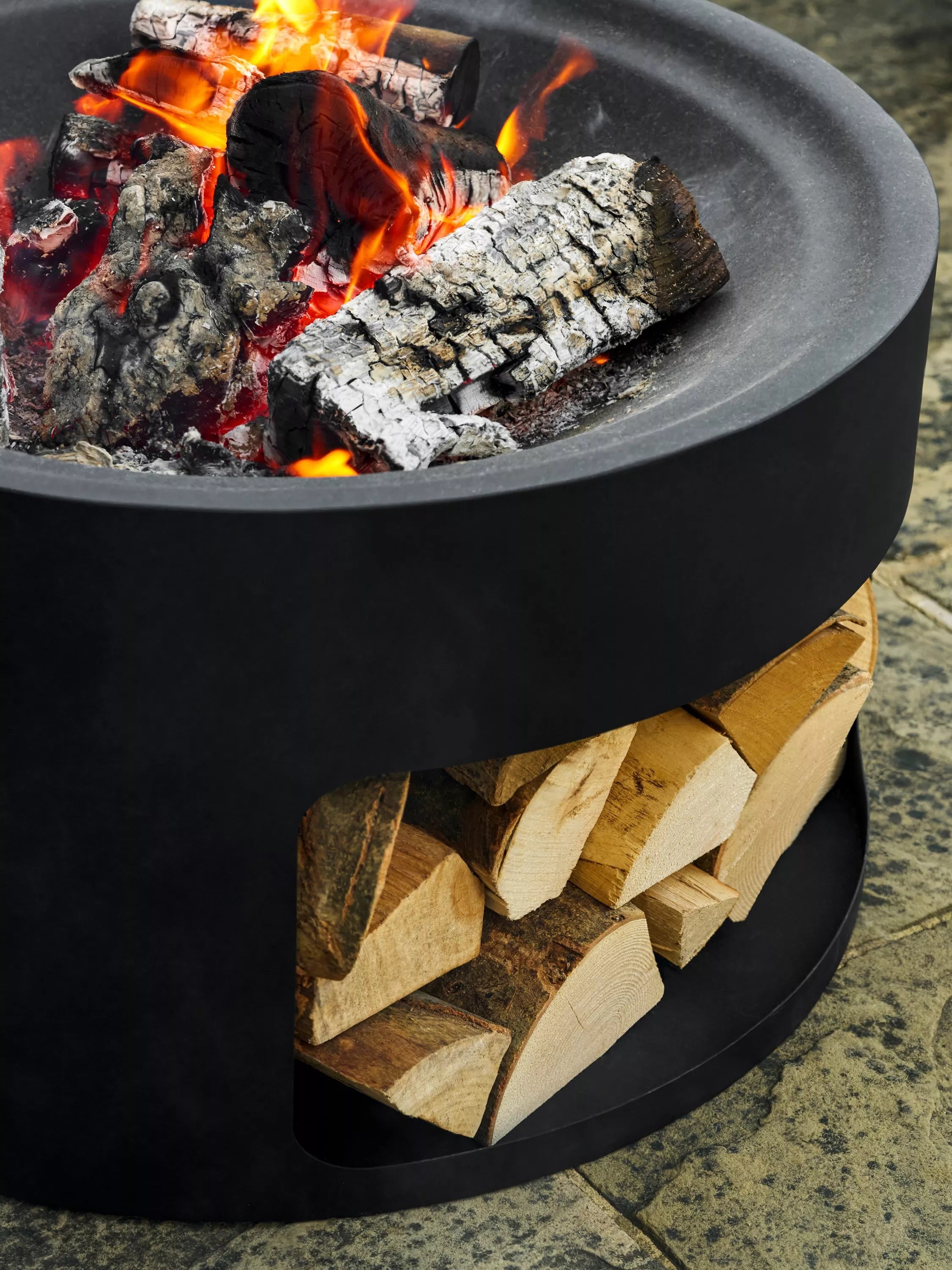 Garden Trading Sarsden fire pit black 70cm, imported from the UK