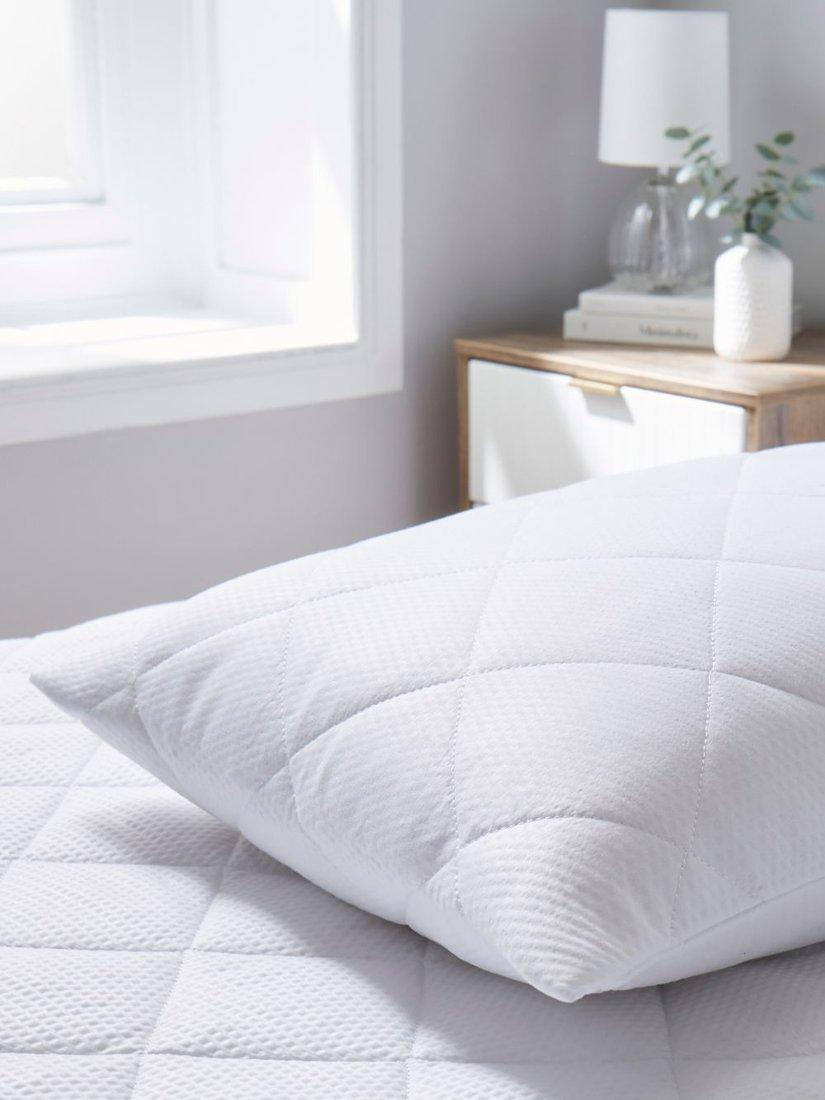 The Fine Bedding Company Breathe standard pillow protector - British product