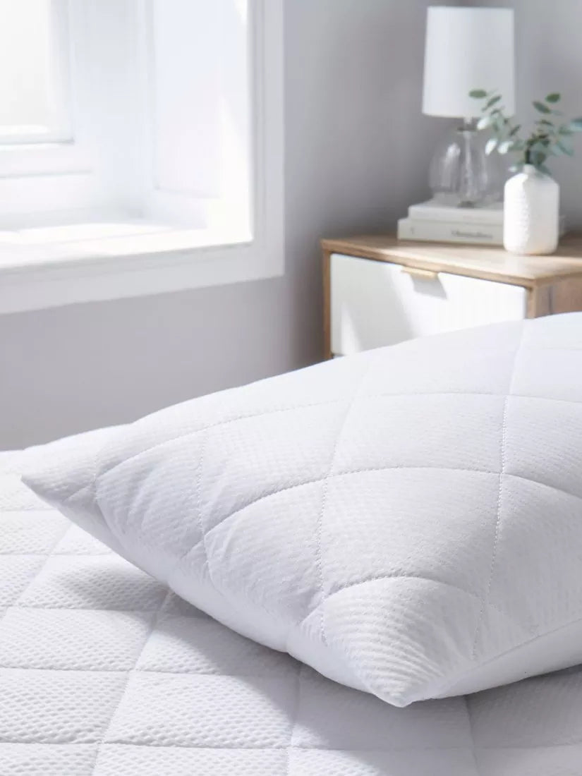 The Fine Bedding Company Breathe standard pillow protector - British product