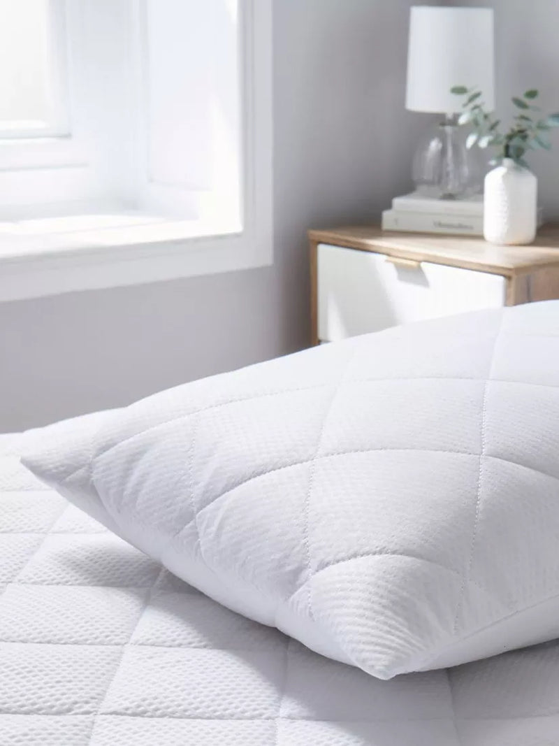 The Fine Bedding Company Breathe standard pillow protector - British product