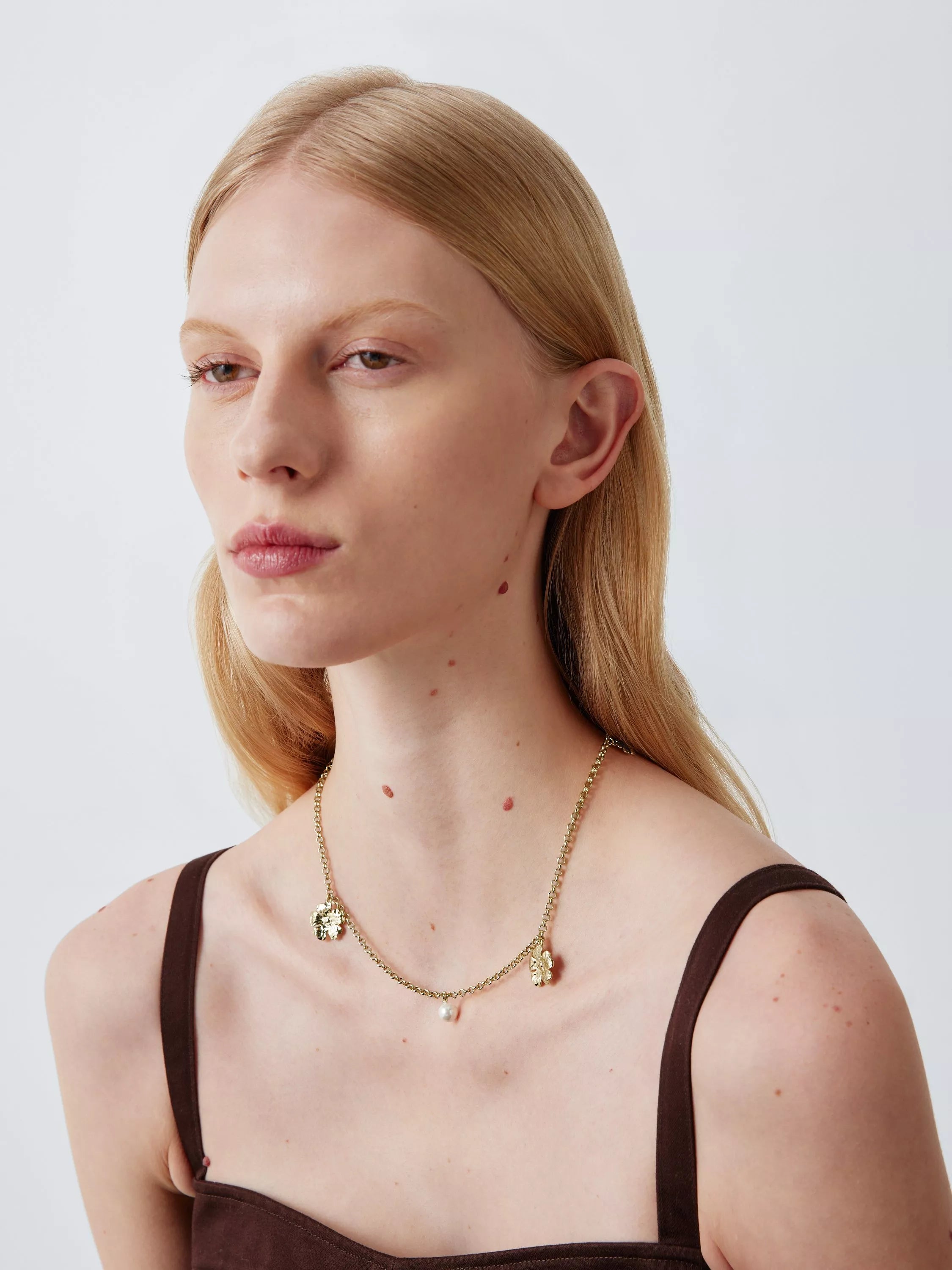 Completedworks flower charm necklace gold 50.8cm (British brand)